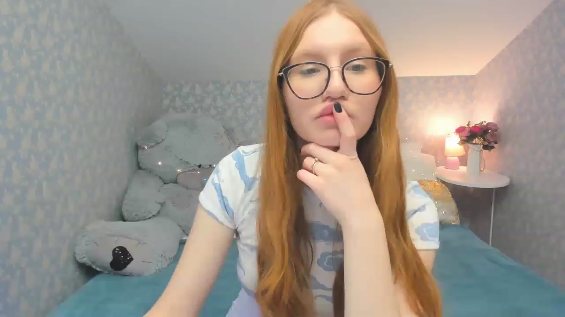 Gallery image thumbnail from MiyaFoxy's myfreecams stream on, 01/21/2023, 12:27 image 13 of 20