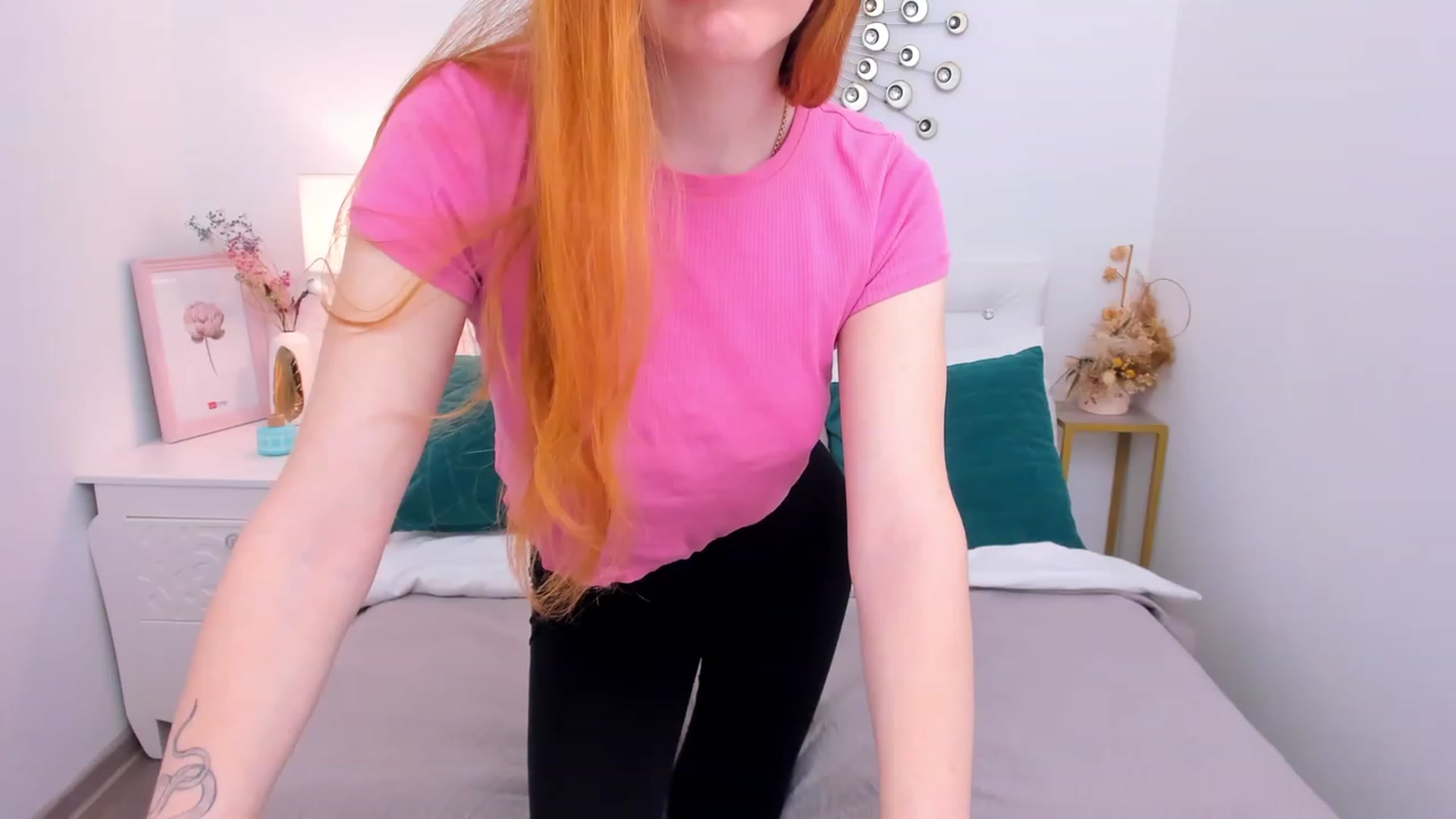 Gallery image thumbnail from MiyaFoxy's myfreecams stream on, 02/05/2023, 16:49 image 8 of 20