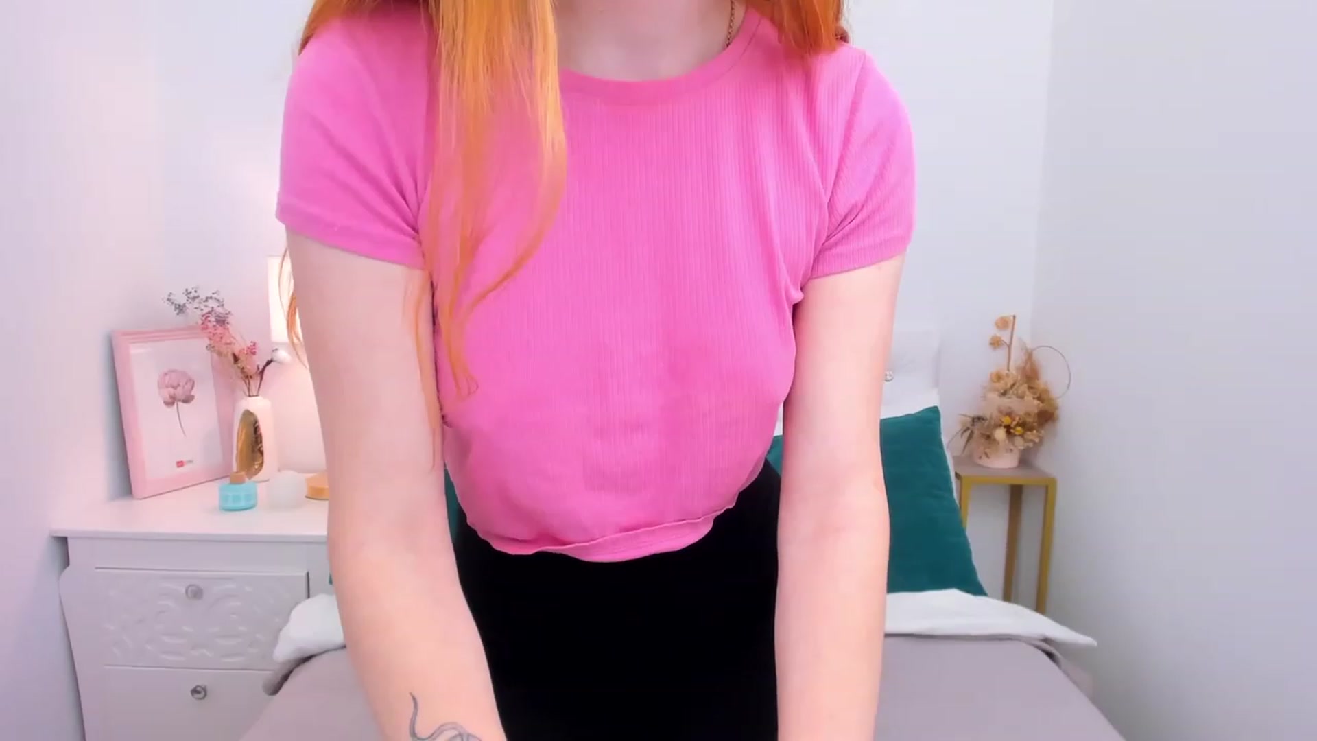 Gallery image thumbnail from MiyaFoxy's myfreecams stream on, 02/05/2023, 17:58 image 16 of 20