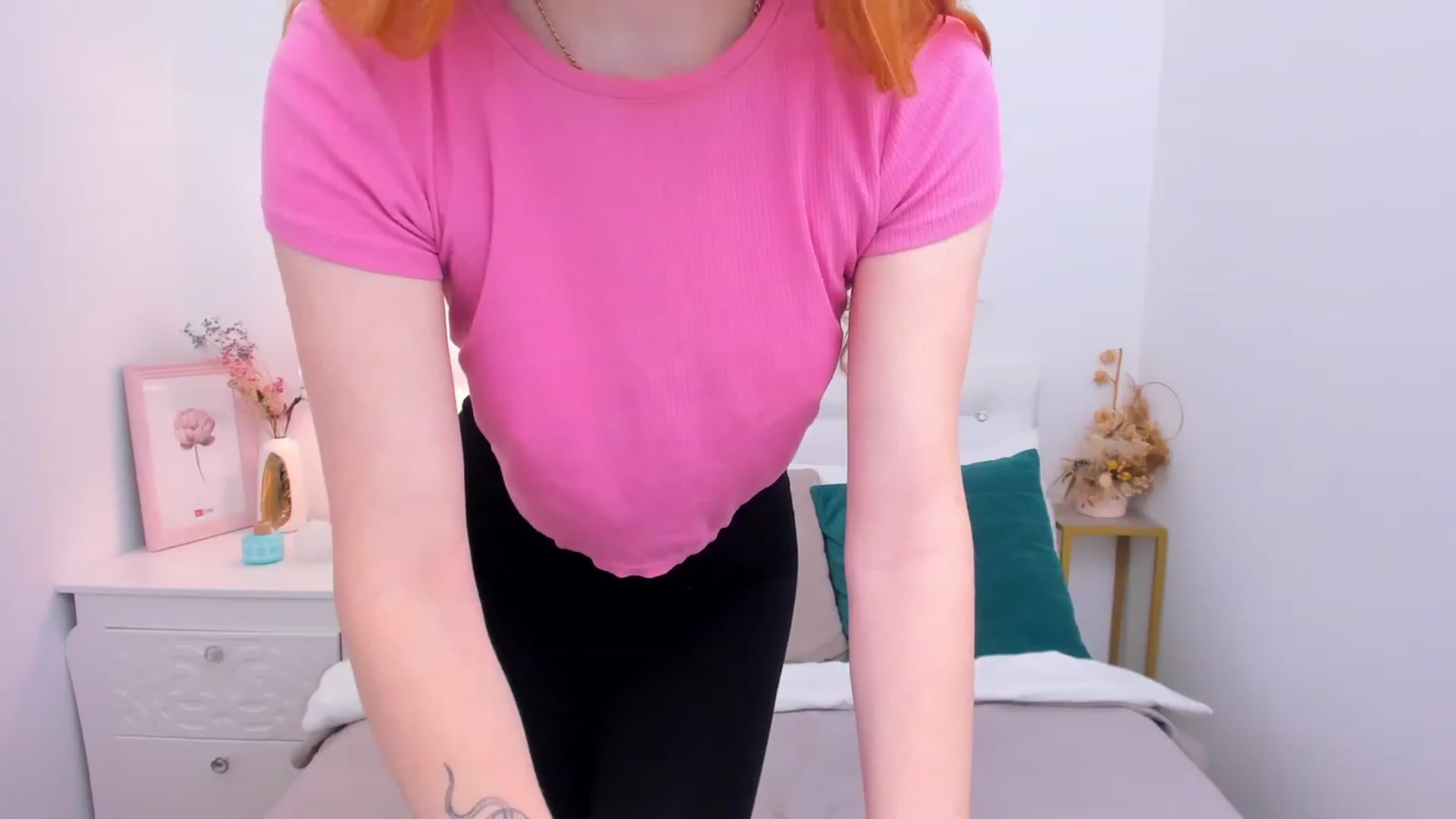 Gallery image thumbnail from MiyaFoxy's myfreecams stream on, 02/05/2023, 17:58 image 15 of 20