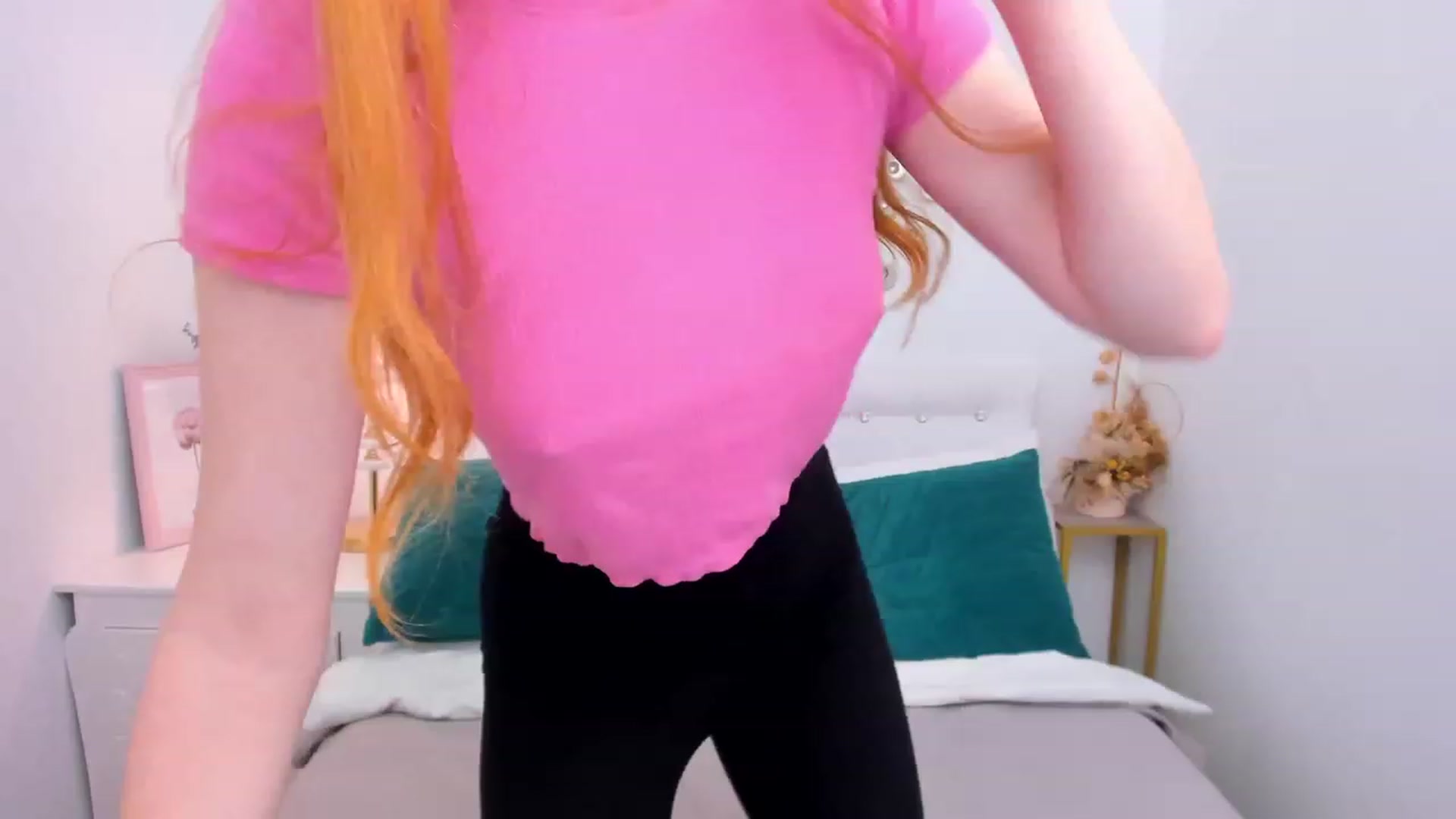 Gallery image thumbnail from MiyaFoxy's myfreecams stream on, 02/05/2023, 17:58 image 10 of 20
