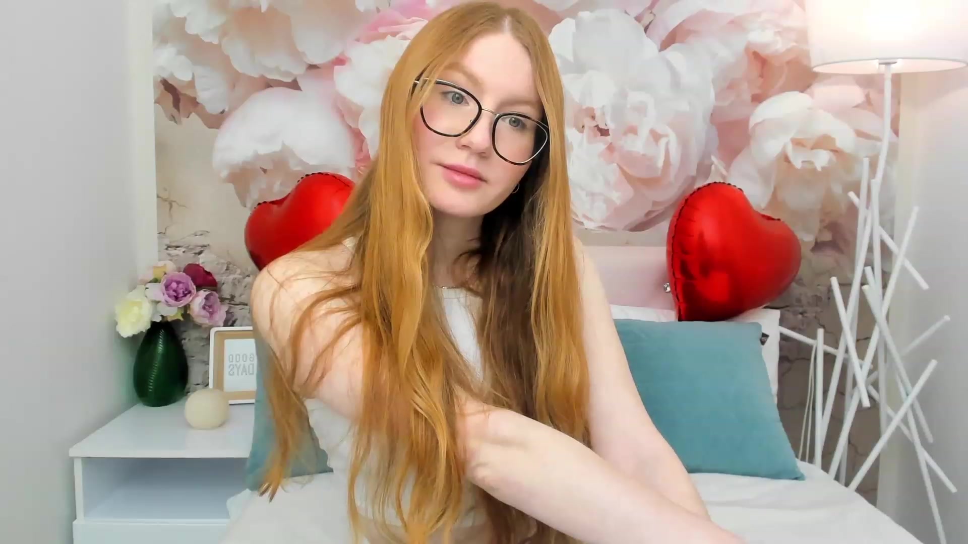 Gallery image thumbnail from MiyaFoxy's myfreecams stream on, 02/14/2023, 14:56 image 13 of 20