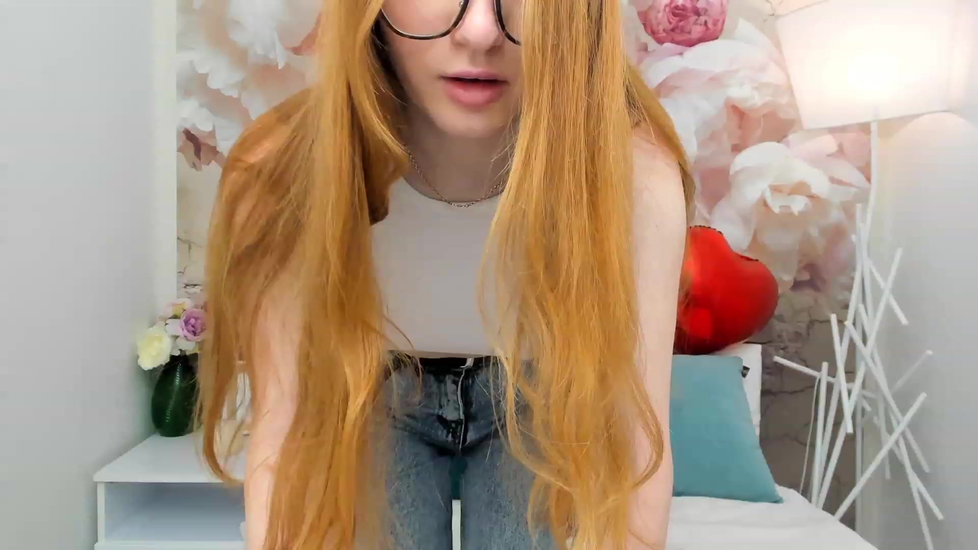 Gallery image thumbnail from MiyaFoxy's myfreecams stream on, 02/14/2023, 14:56 image 9 of 20
