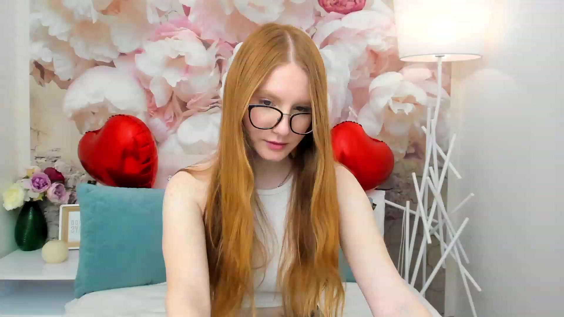 Gallery image thumbnail from MiyaFoxy's myfreecams stream on, 02/14/2023, 17:10 image 5 of 20