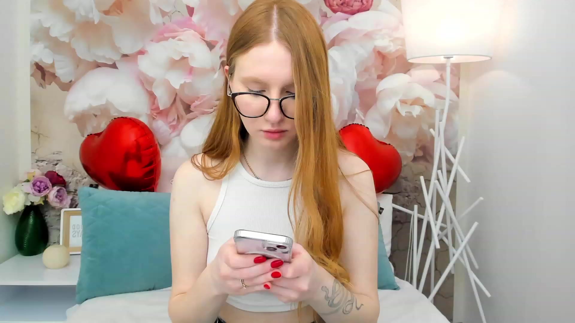 Gallery image thumbnail from MiyaFoxy's myfreecams stream on, 02/14/2023, 17:10 image 4 of 20