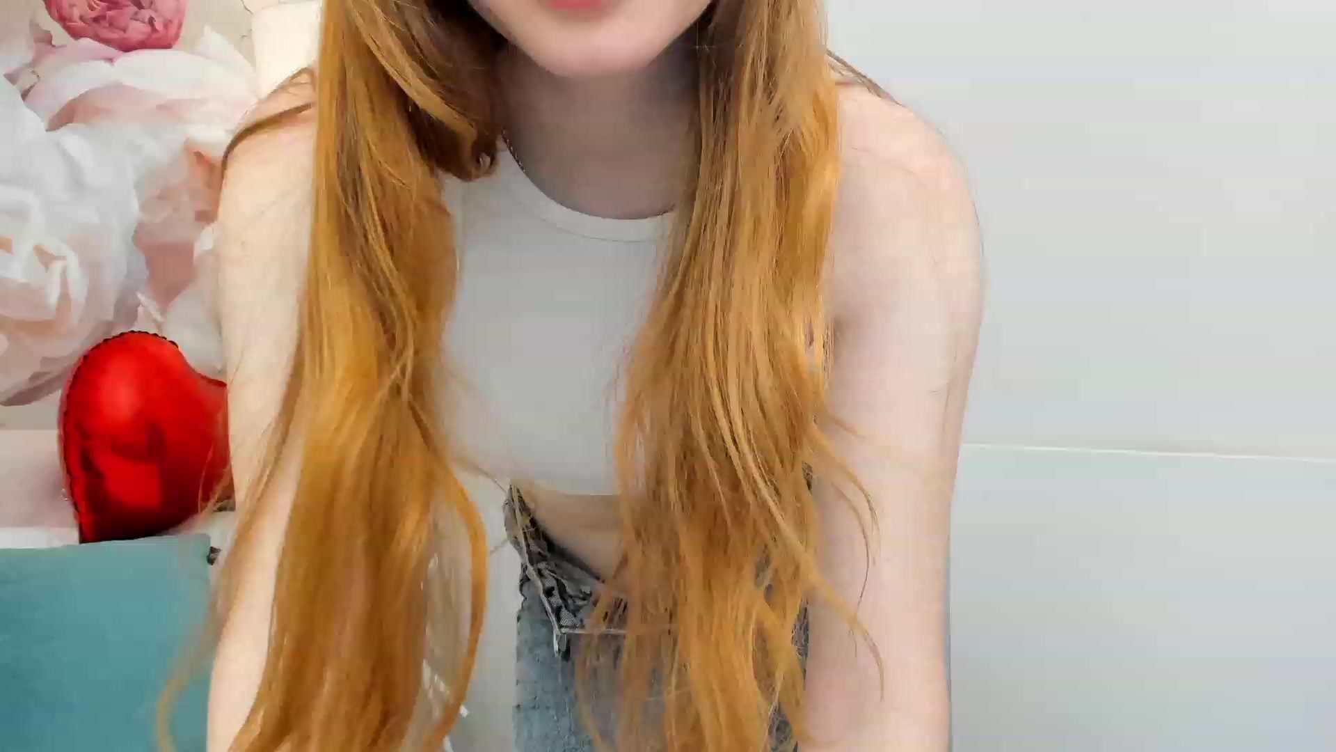 Gallery image thumbnail from MiyaFoxy's myfreecams stream on, 02/14/2023, 17:10 image 18 of 20