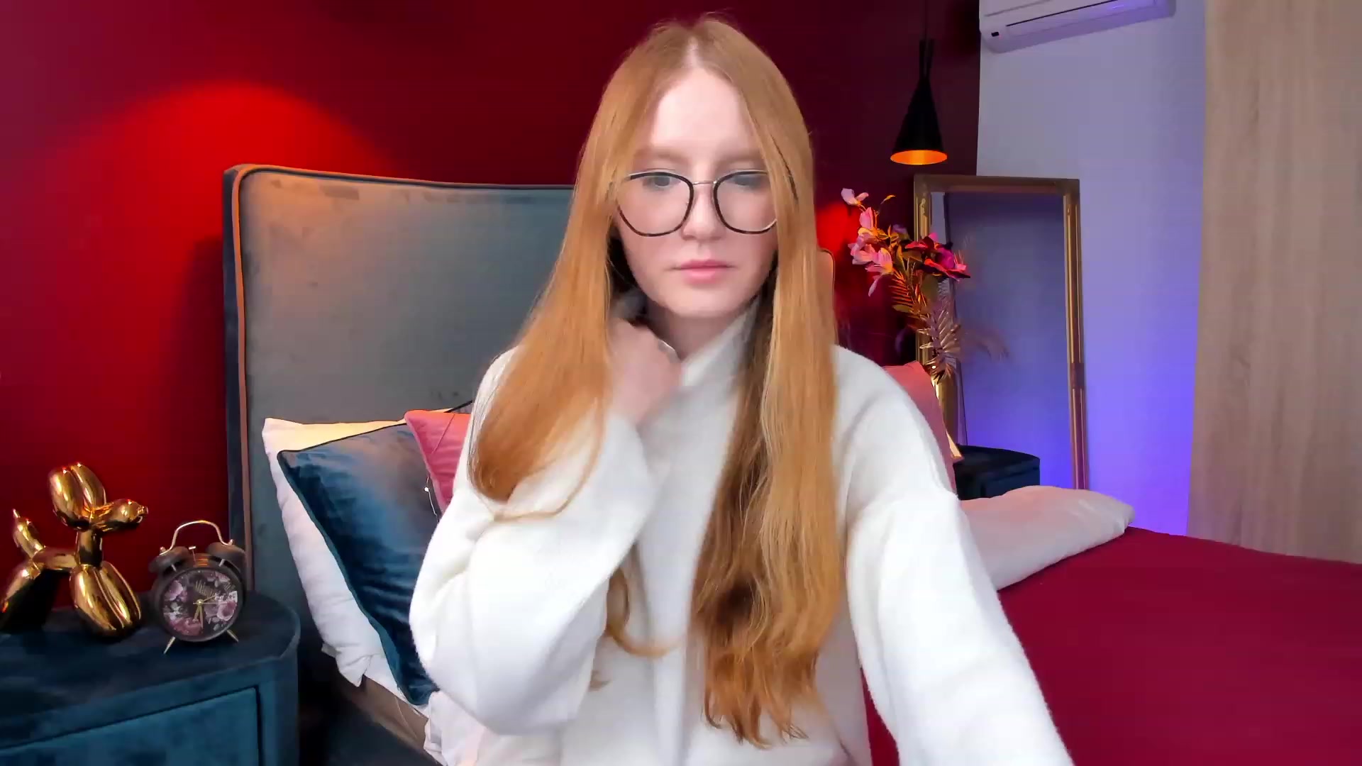 Gallery image thumbnail from MiyaFoxy's myfreecams stream on, 02/17/2023, 17:31 image 17 of 20