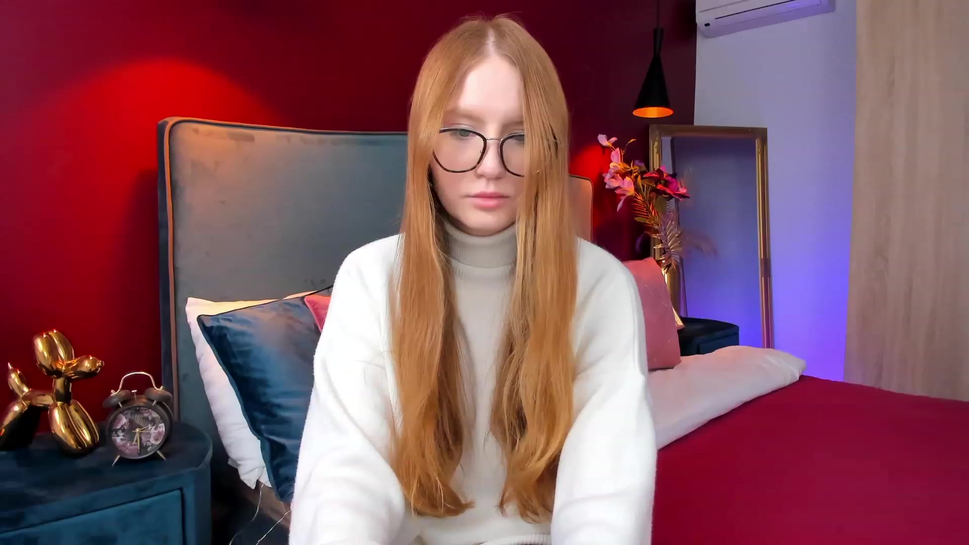 Gallery image thumbnail from MiyaFoxy's myfreecams stream on, 02/17/2023, 17:31 image 4 of 20