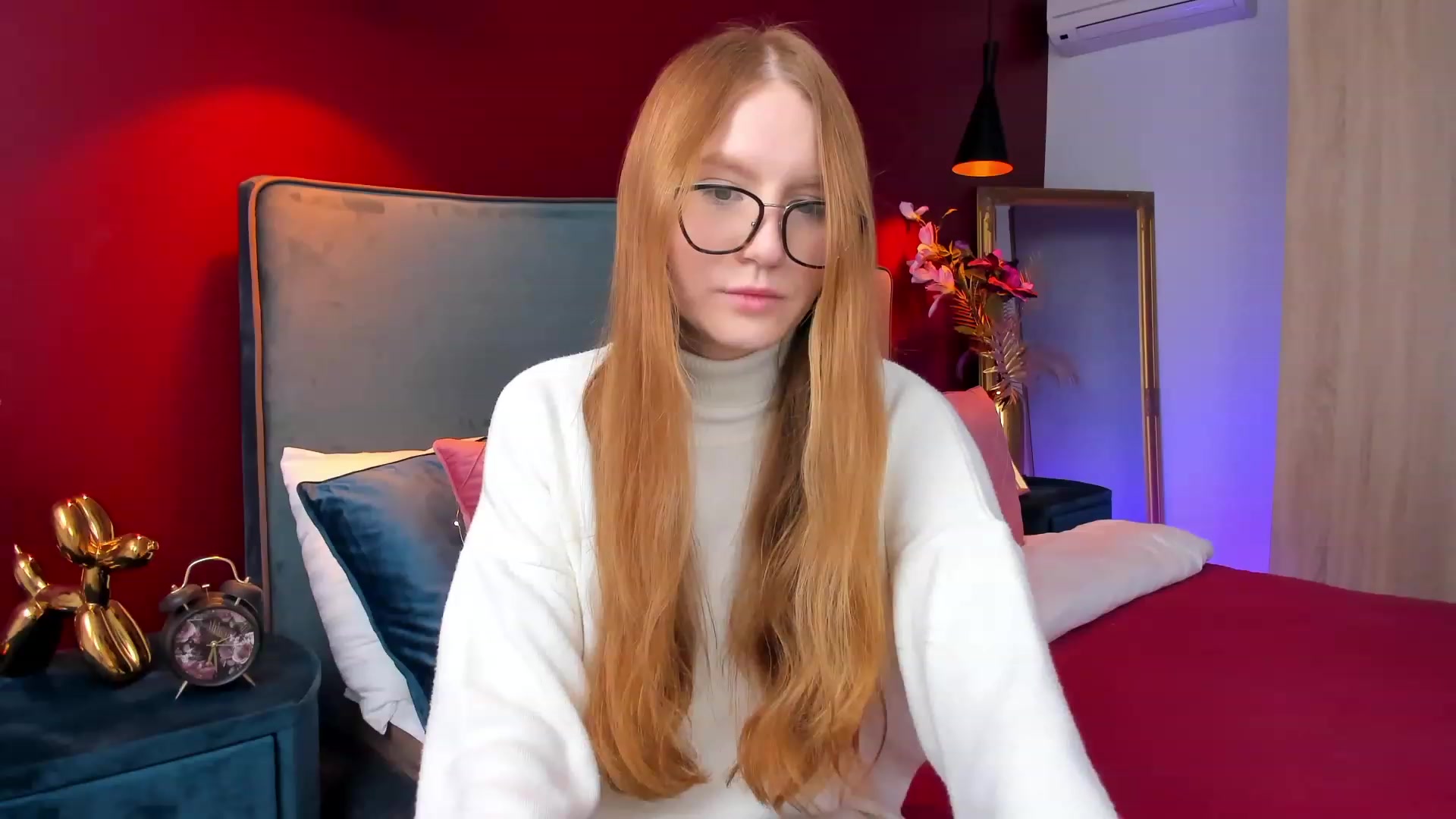 Gallery image thumbnail from MiyaFoxy's myfreecams stream on, 02/17/2023, 17:31 image 7 of 20