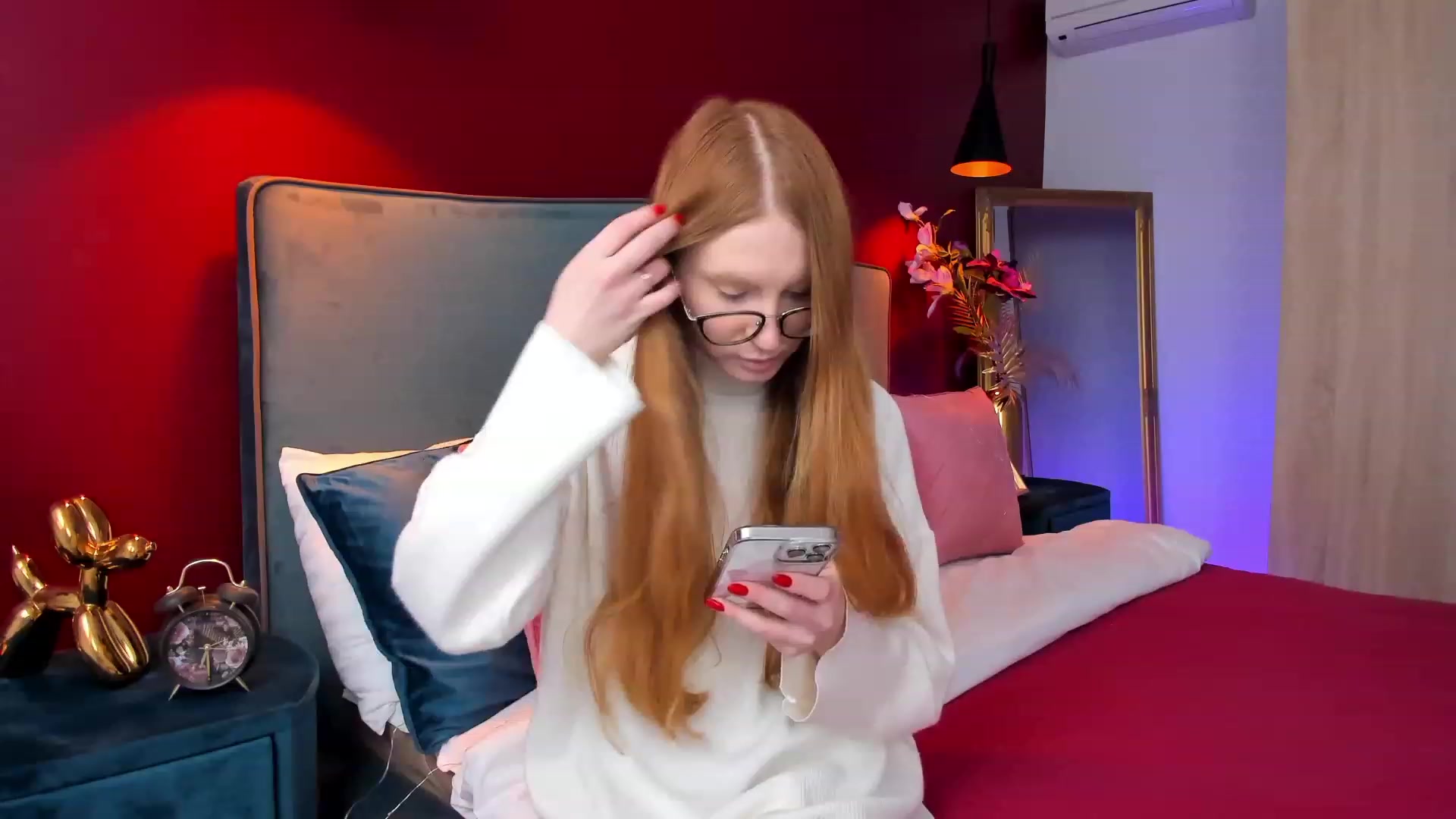 Gallery image thumbnail from MiyaFoxy's myfreecams stream on, 02/17/2023, 17:31 image 2 of 20