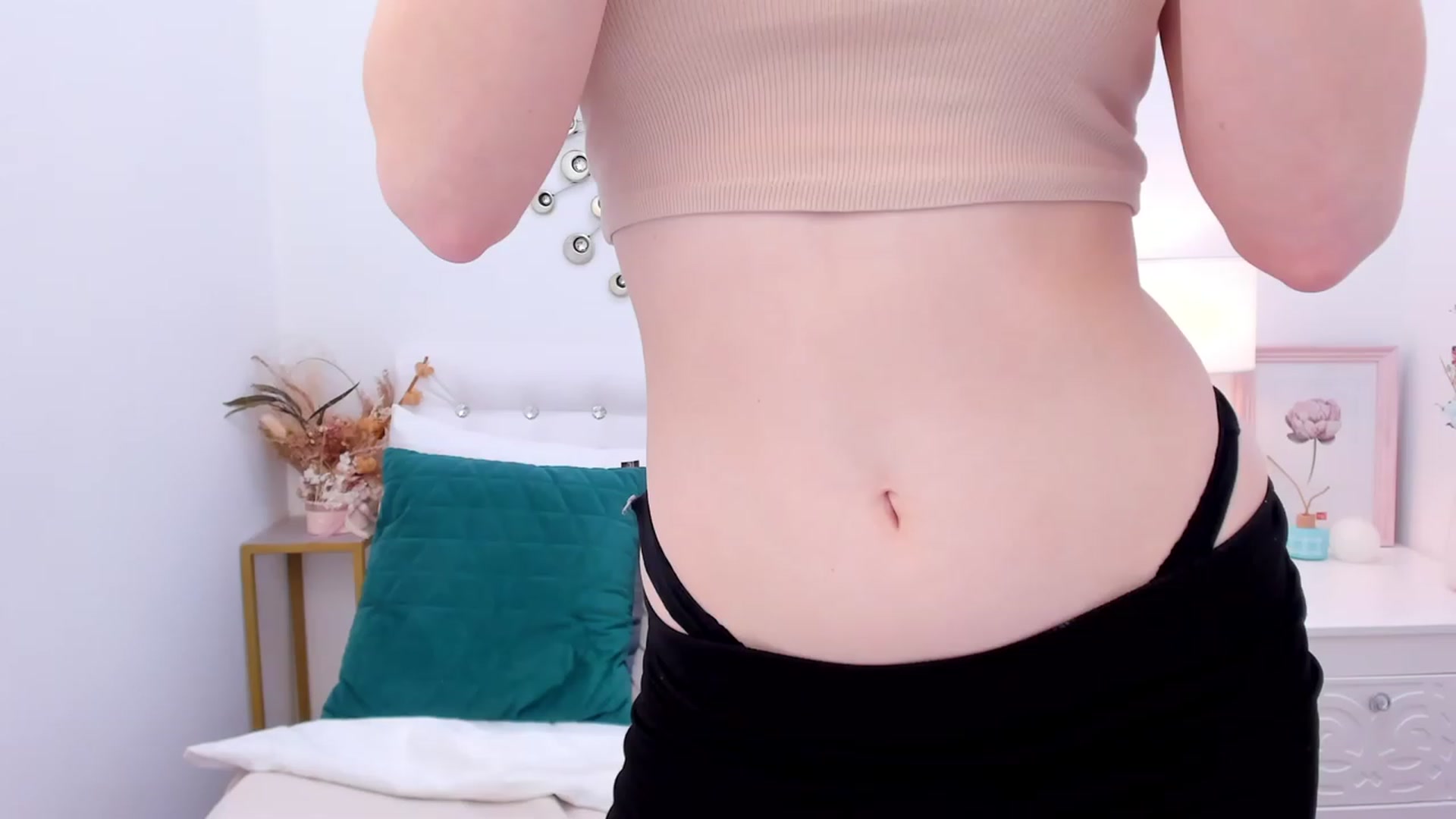 Gallery image thumbnail from MiyaFoxy's myfreecams stream on, 02/28/2023, 17:19 image 4 of 20