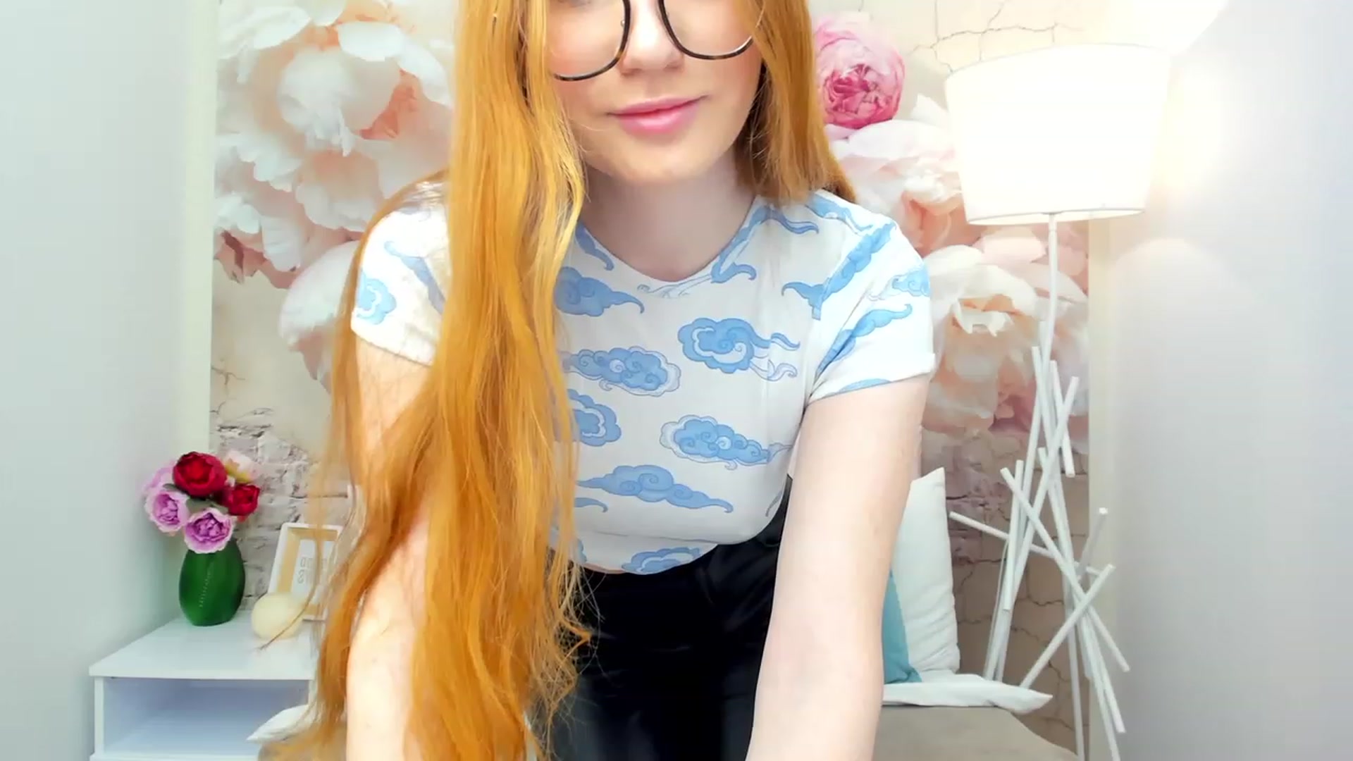 Gallery image thumbnail from MiyaFoxy's myfreecams stream on, 03/19/2023, 14:33 image 15 of 20