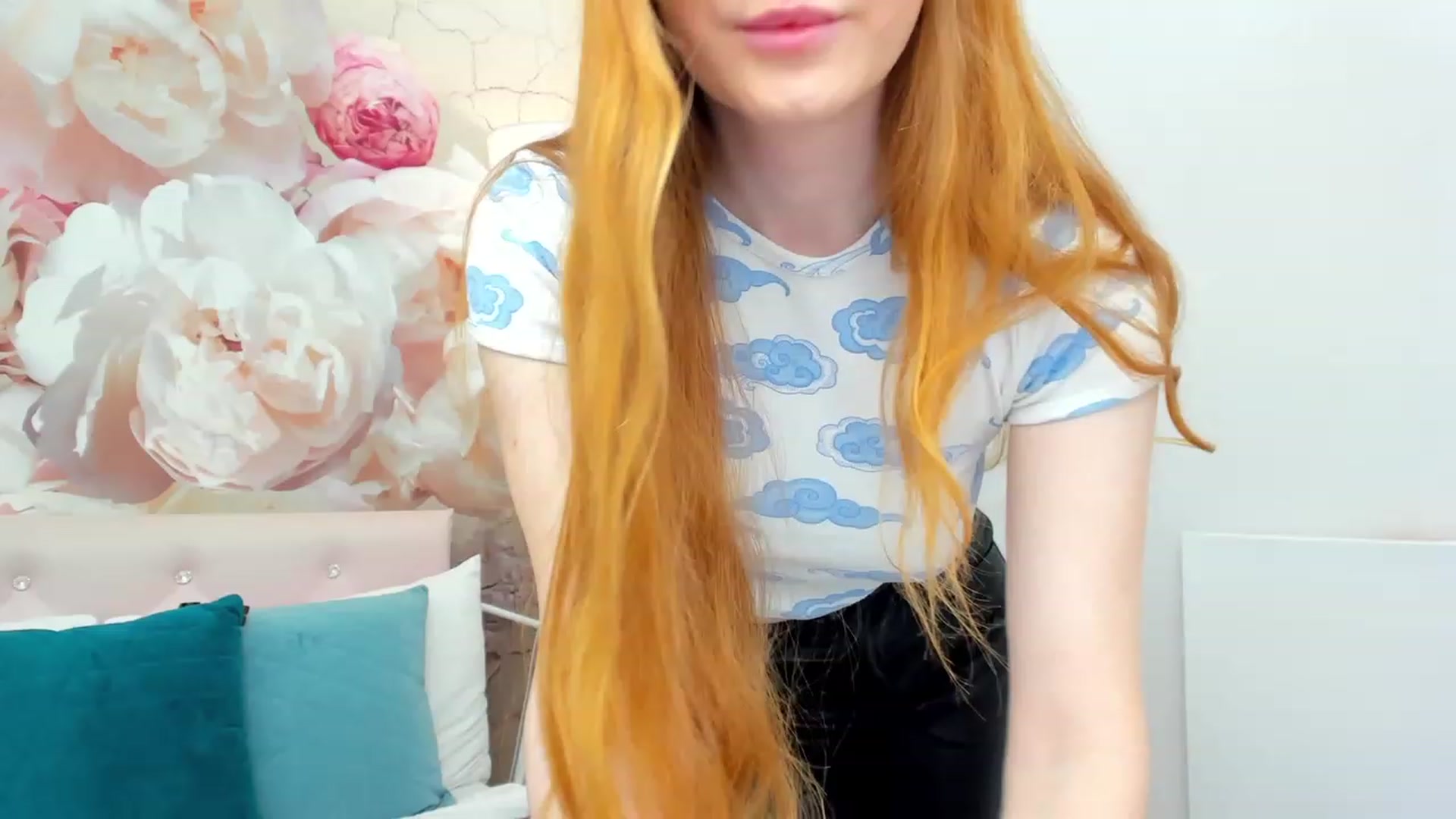 Gallery image thumbnail from MiyaFoxy's myfreecams stream on, 03/19/2023, 16:12 image 19 of 20