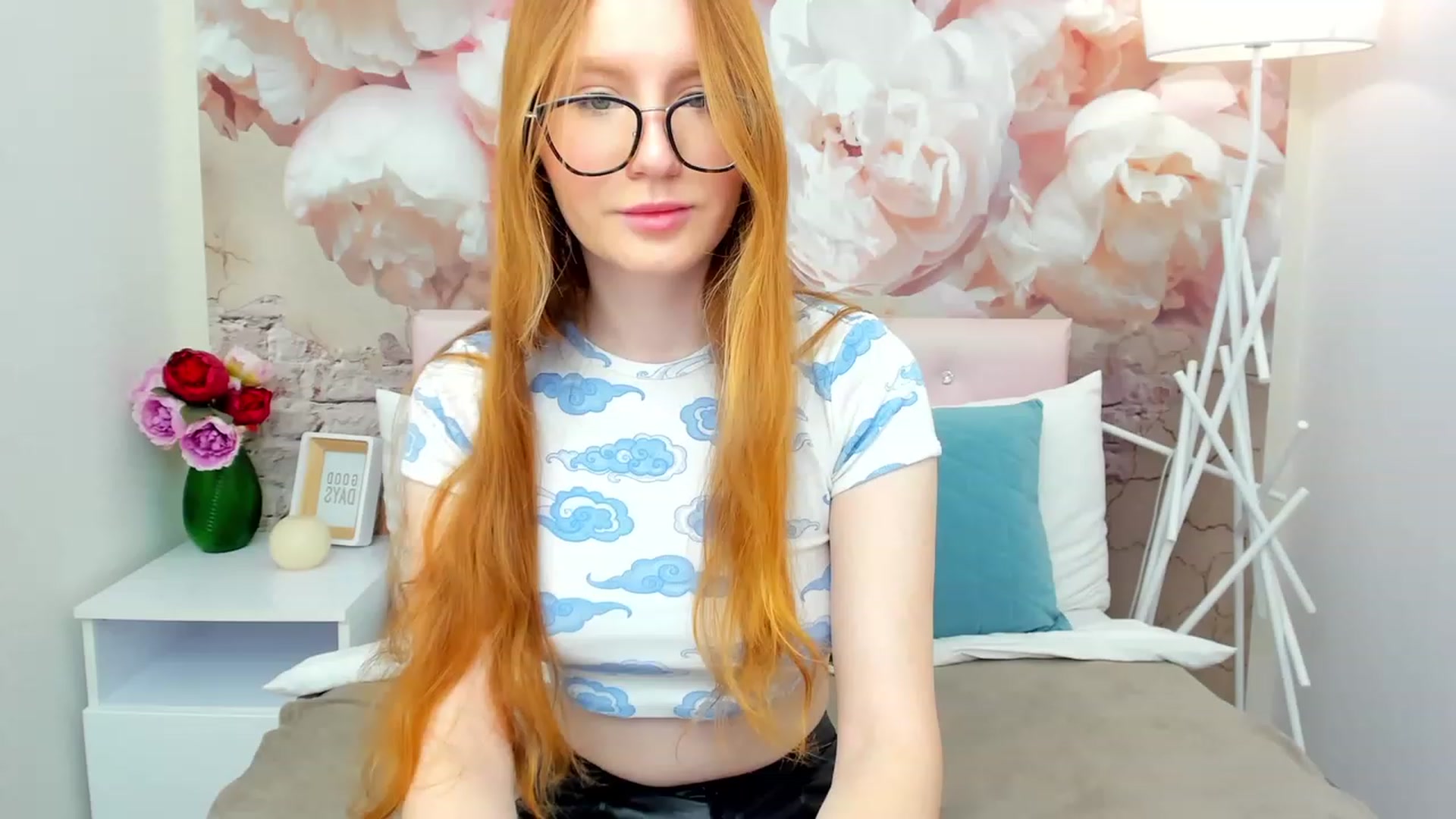 Gallery image thumbnail from MiyaFoxy's myfreecams stream on, 03/19/2023, 16:12 image 12 of 20