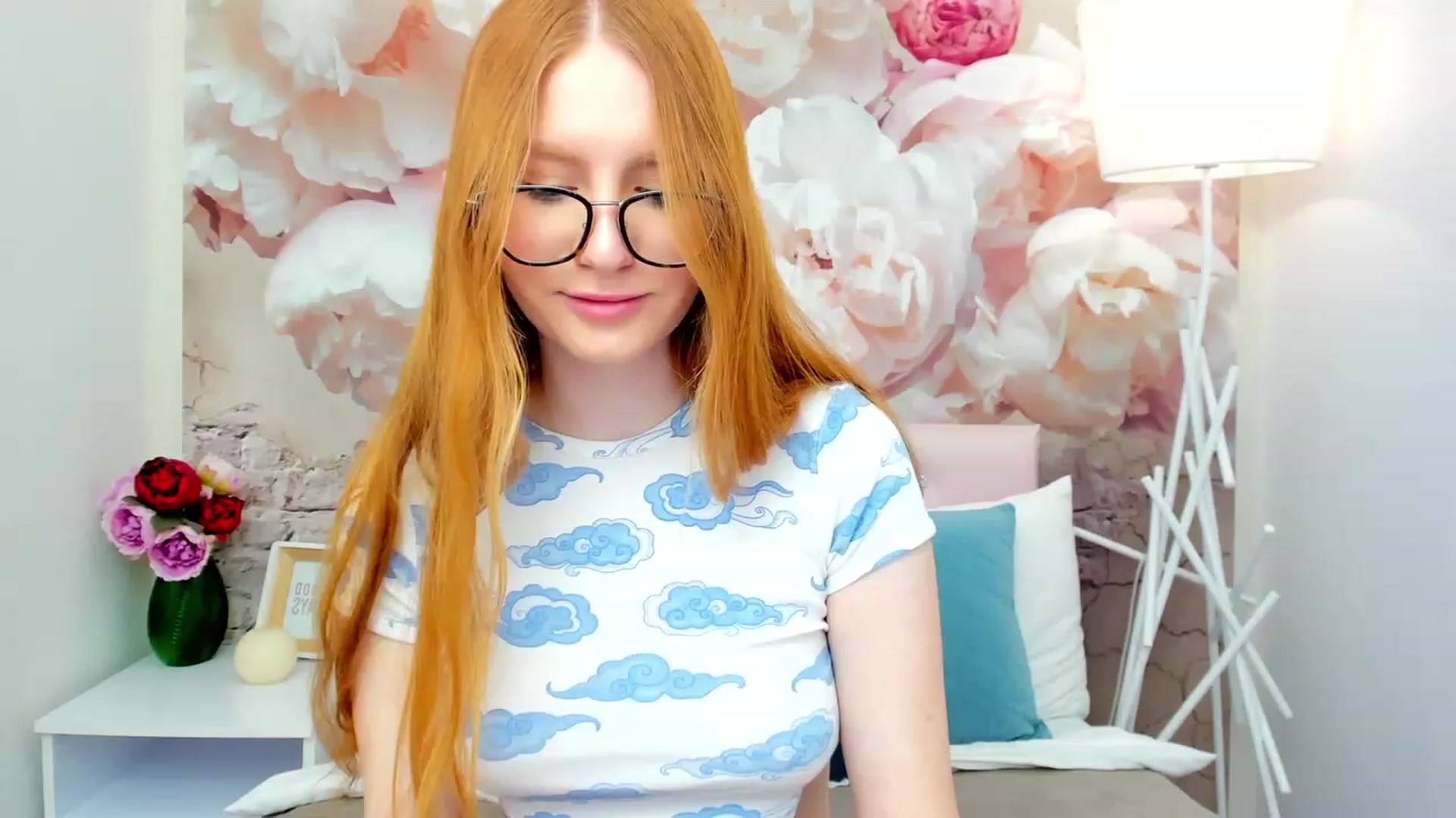 Gallery image thumbnail from MiyaFoxy's myfreecams stream on, 03/19/2023, 16:12 image 3 of 20