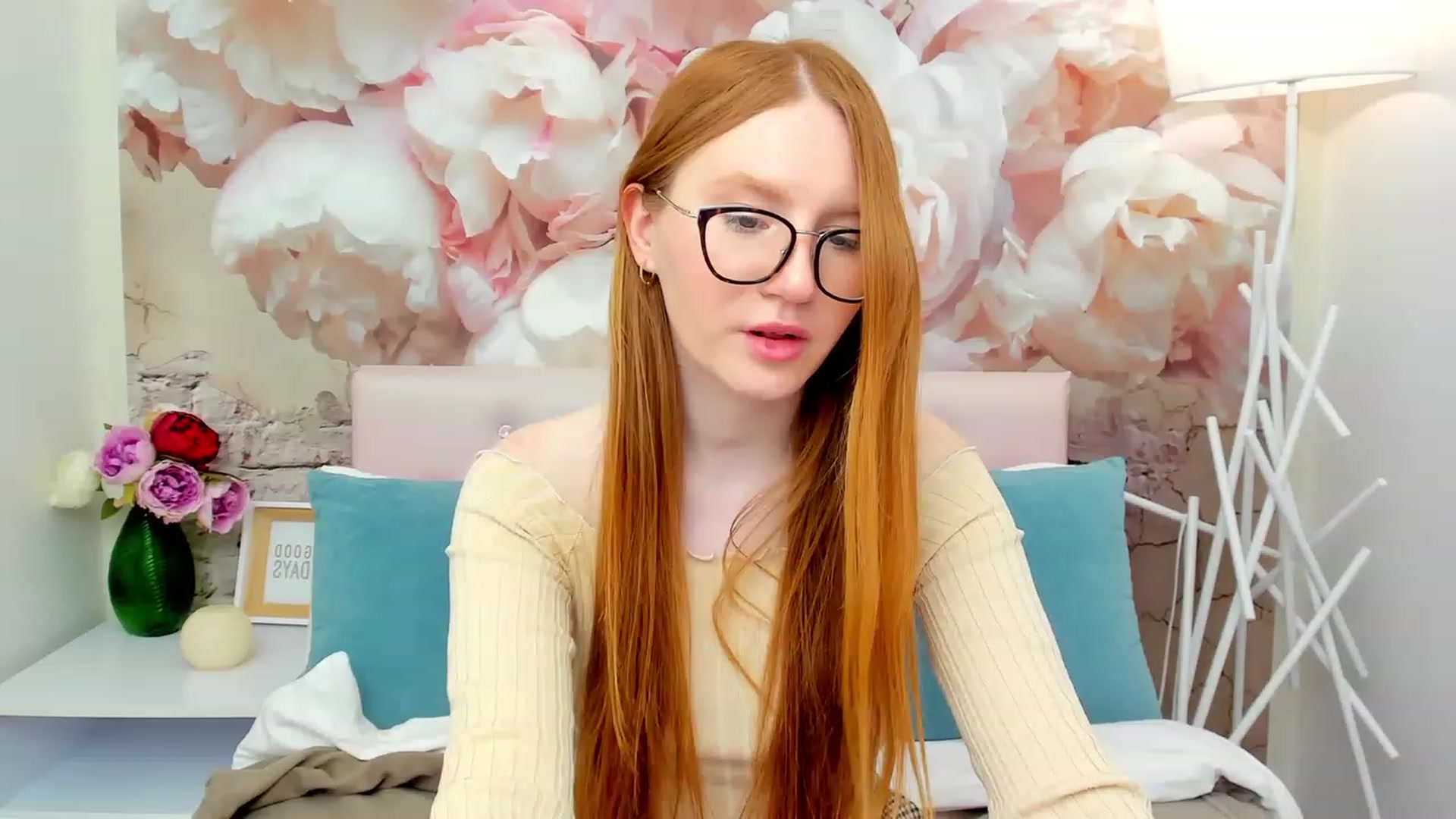Gallery image thumbnail from MiyaFoxy's myfreecams stream on, 03/25/2023, 15:41 image 16 of 20