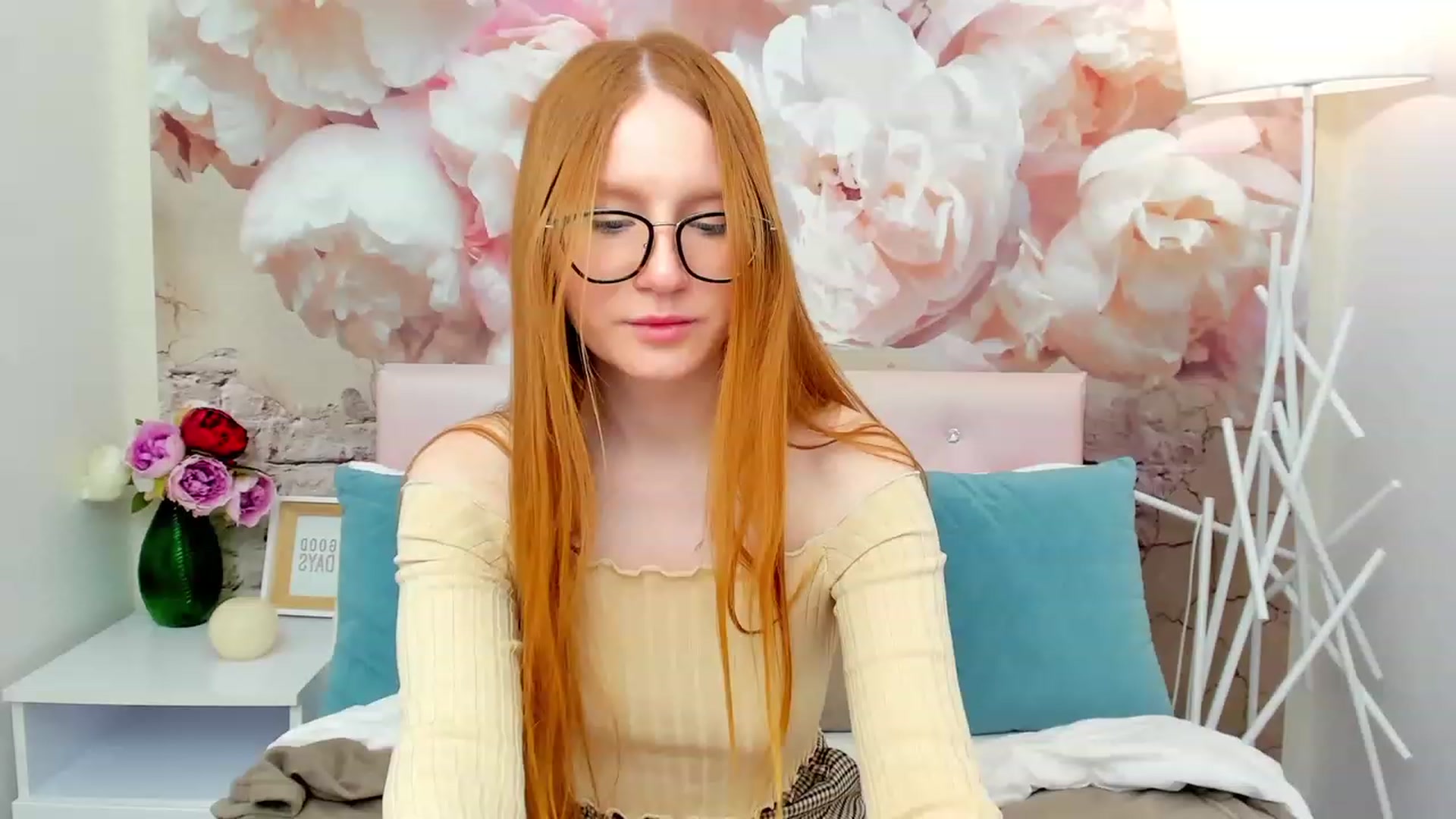 Gallery image thumbnail from MiyaFoxy's myfreecams stream on, 03/25/2023, 15:41 image 20 of 20
