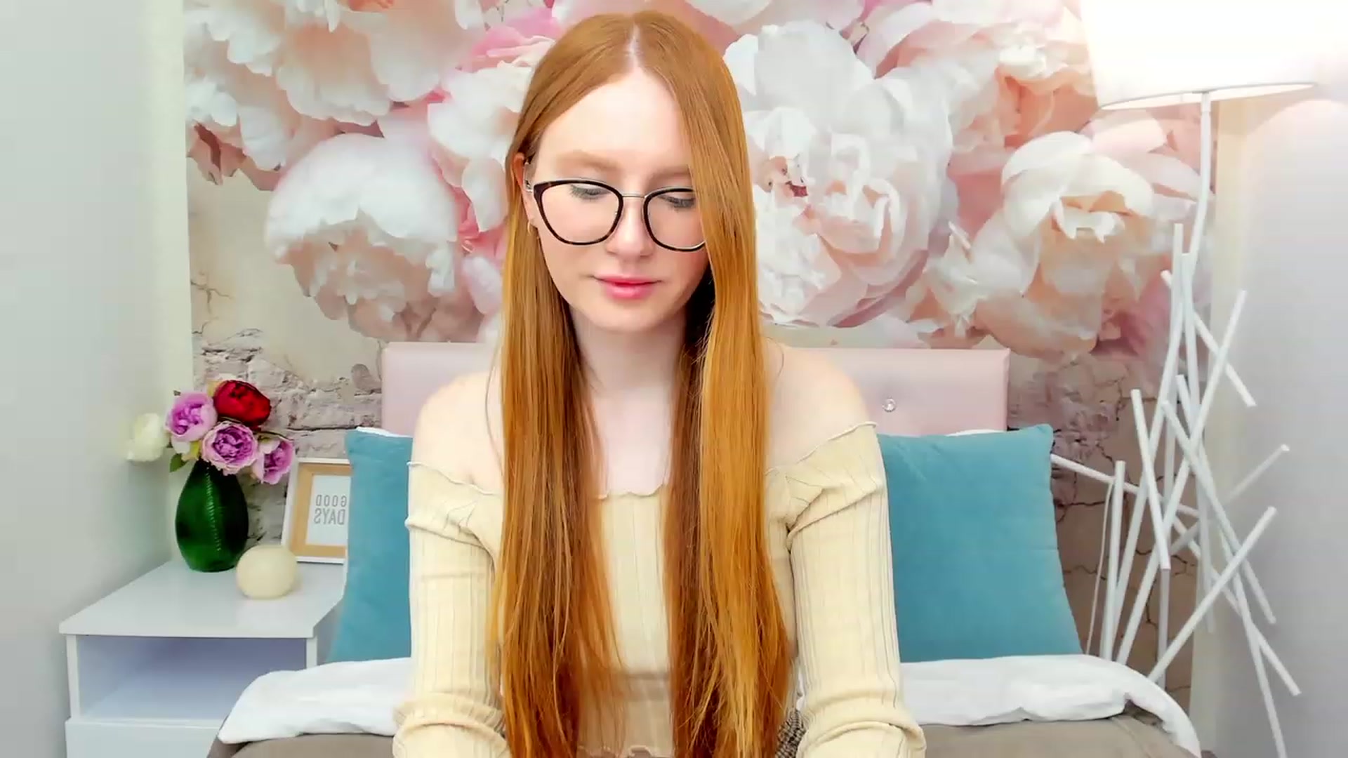 Gallery image thumbnail from MiyaFoxy's myfreecams stream on, 03/25/2023, 15:41 image 2 of 20