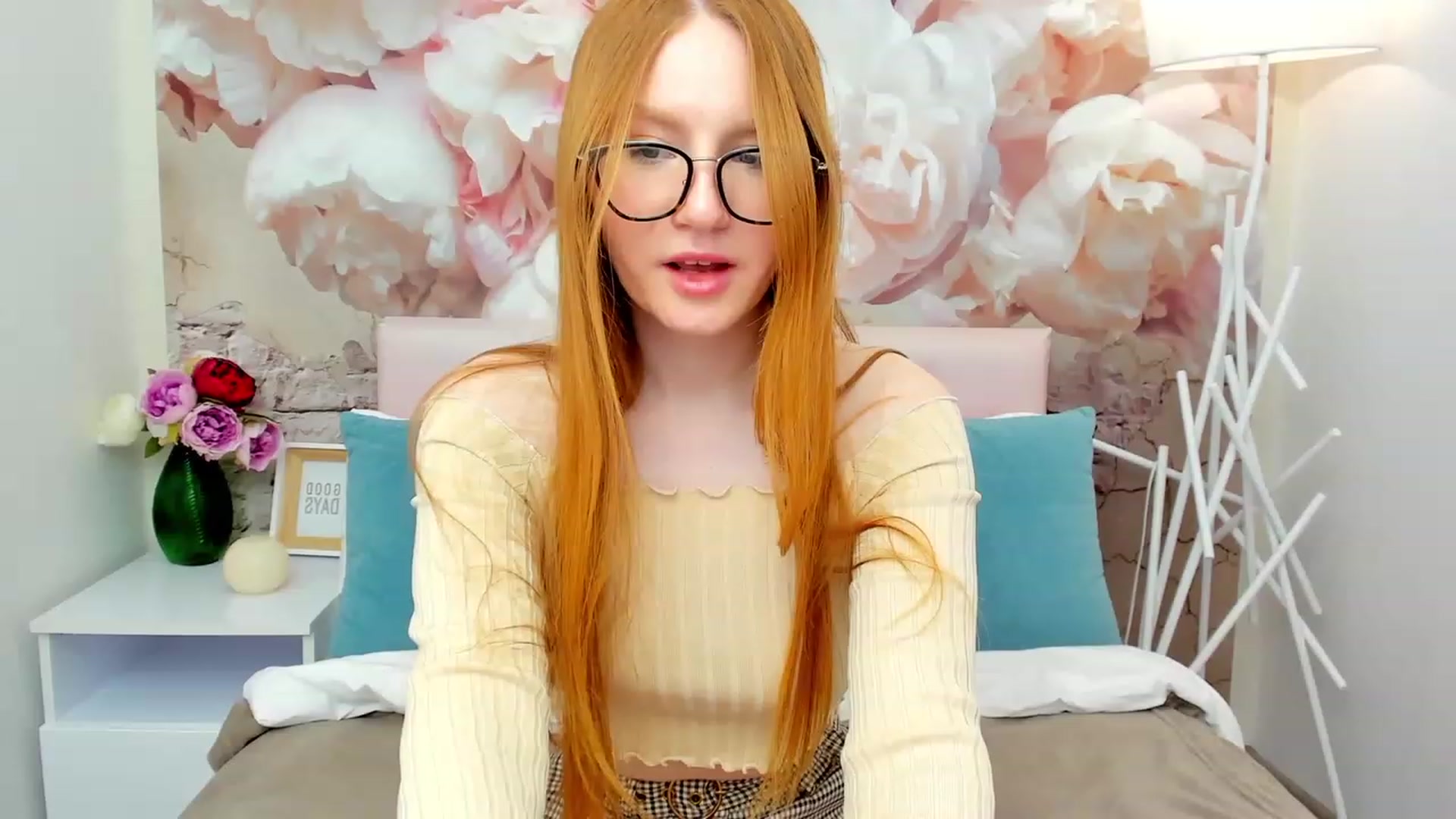 Gallery image thumbnail from MiyaFoxy's myfreecams stream on, 03/25/2023, 15:41 image 6 of 20