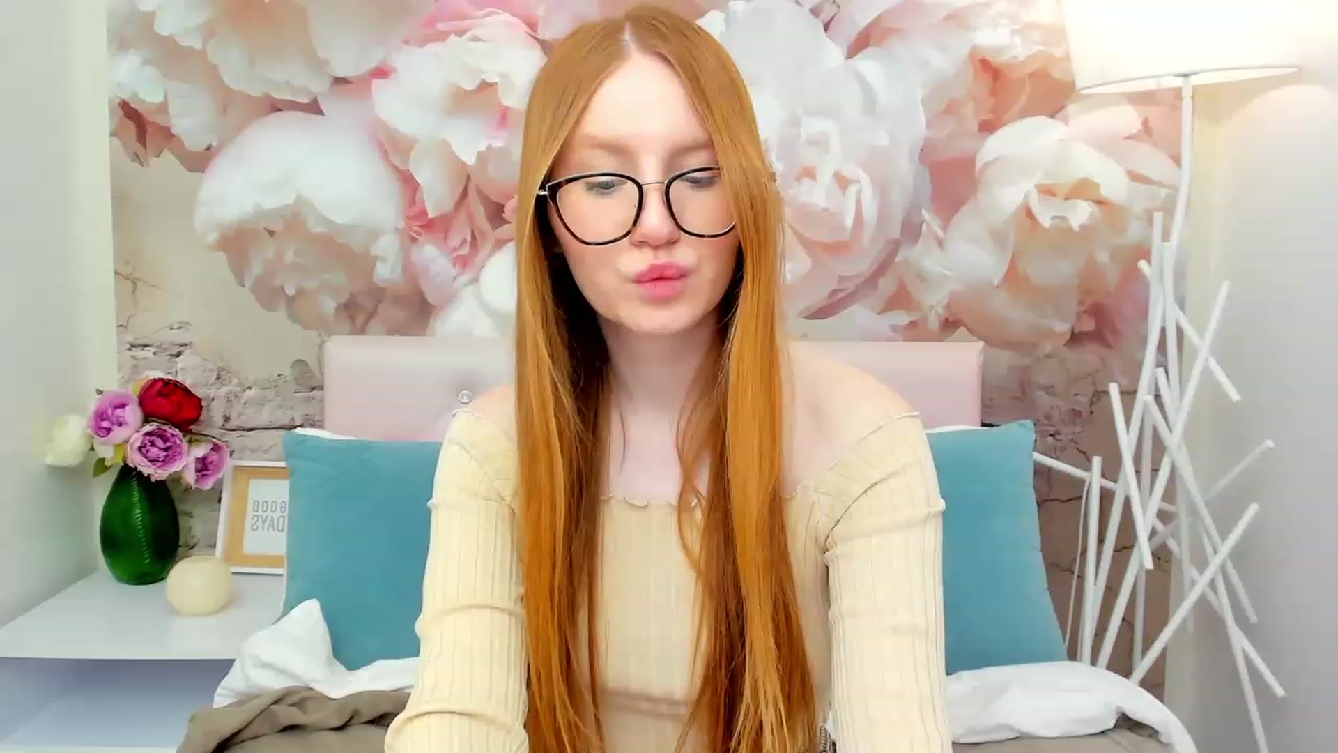 Gallery image thumbnail from MiyaFoxy's myfreecams stream on, 03/25/2023, 15:41 image 15 of 20