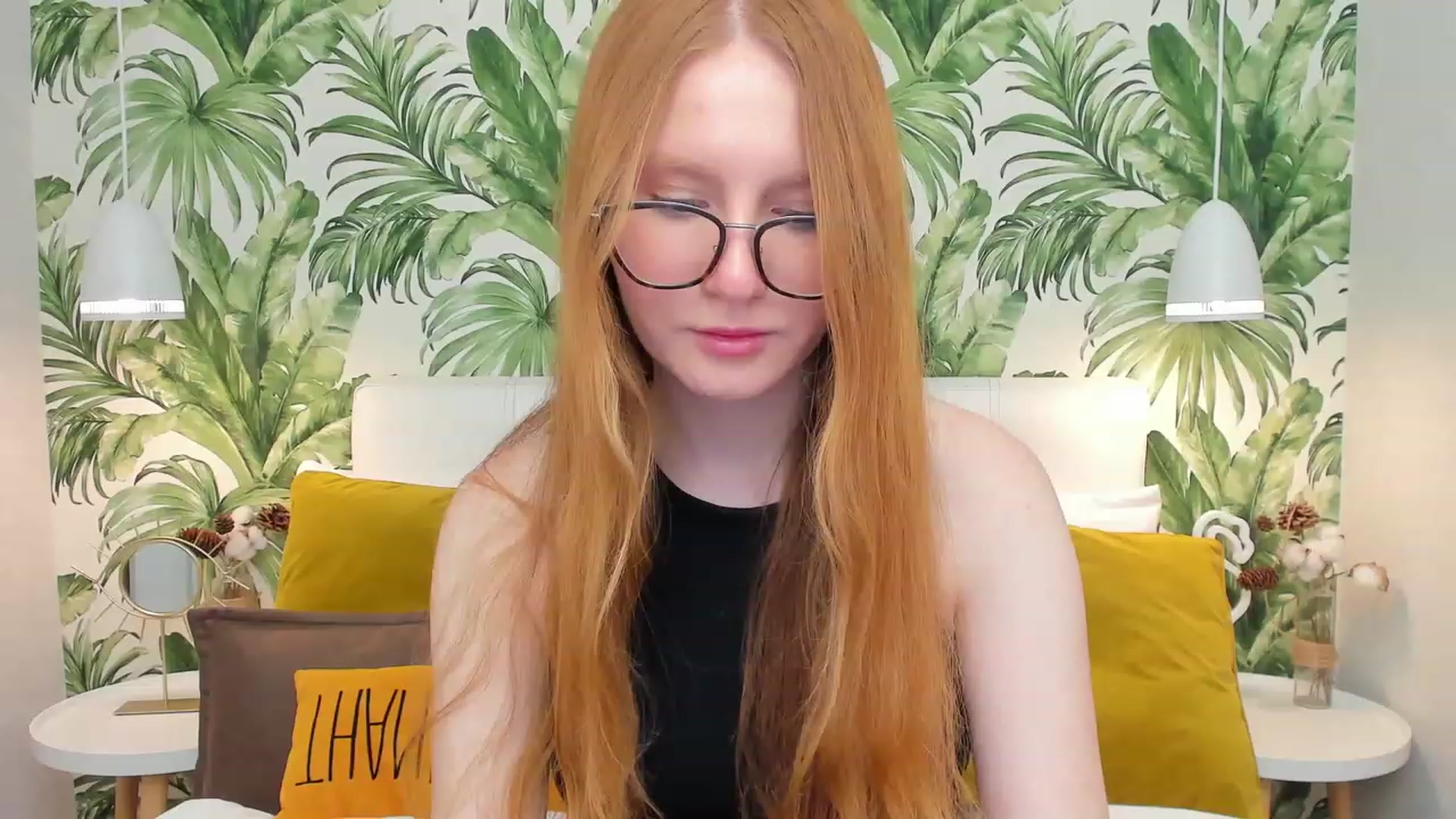 Gallery image thumbnail from MiyaFoxy's myfreecams stream on, 04/01/2023, 18:17 image 8 of 20