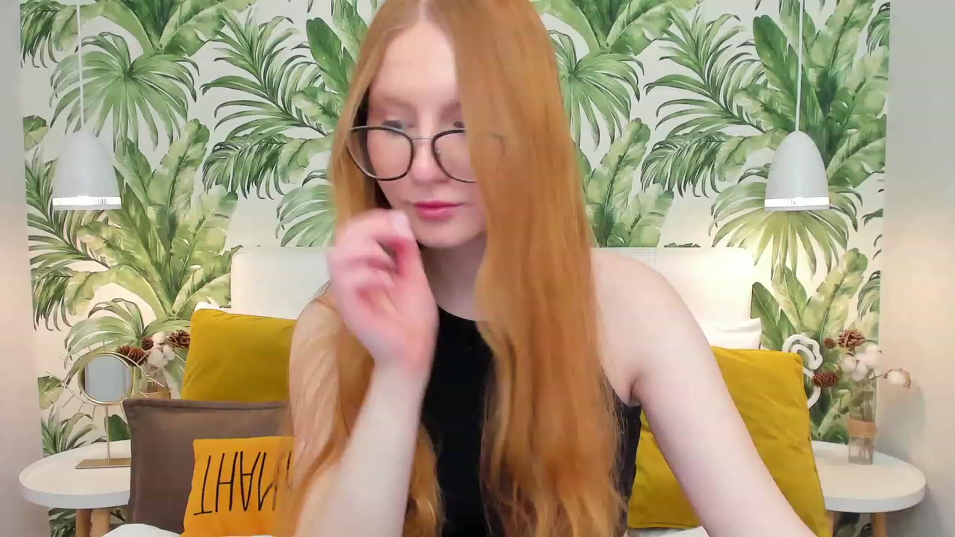 Gallery image thumbnail from MiyaFoxy's myfreecams stream on, 04/01/2023, 18:17 image 7 of 20
