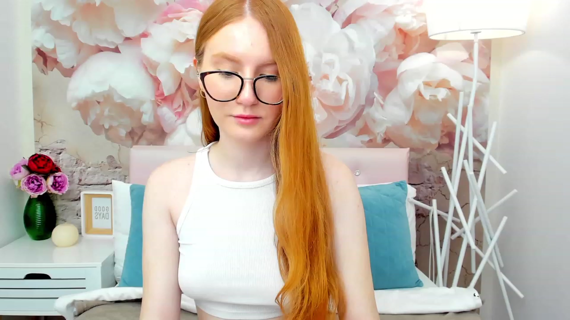 Gallery image thumbnail from MiyaFoxy's myfreecams stream on, 04/07/2023, 16:09 image 15 of 20