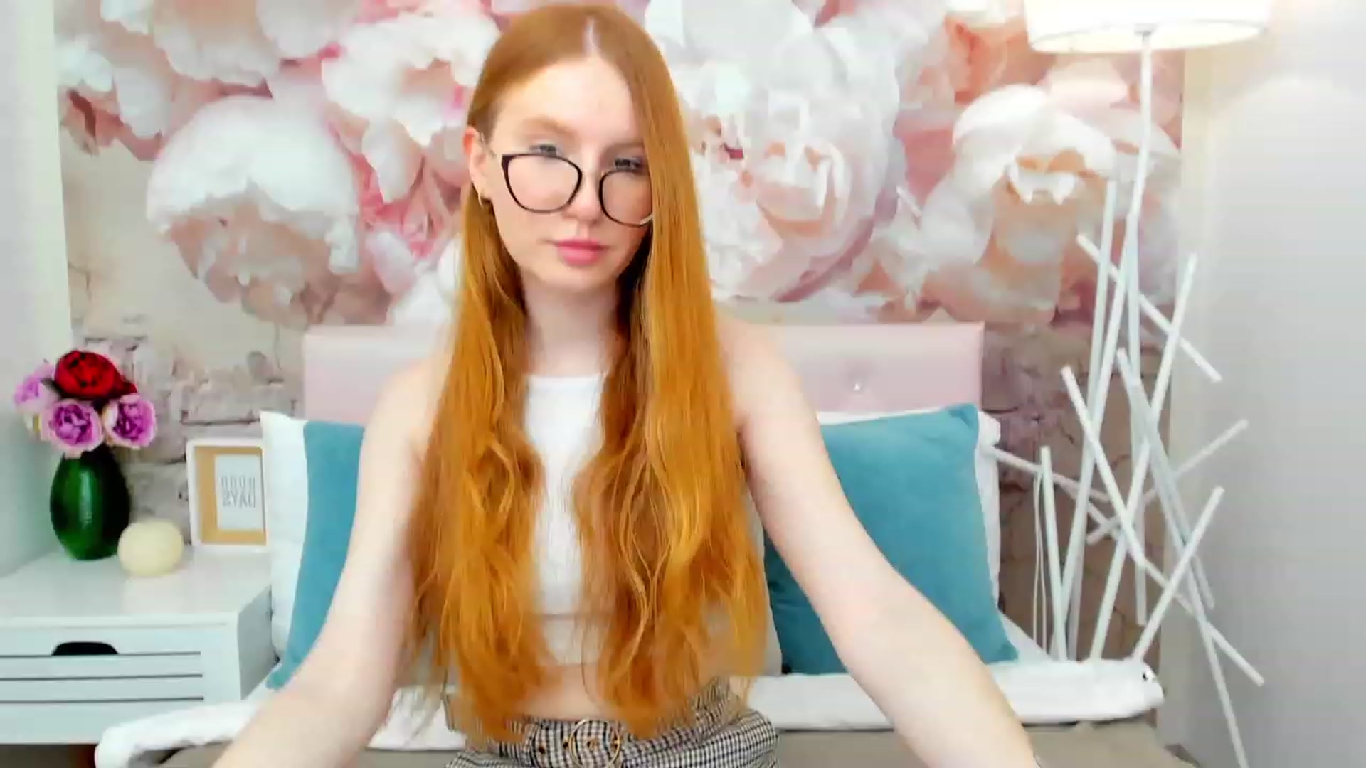 Gallery image thumbnail from MiyaFoxy's myfreecams stream on, 04/07/2023, 16:09 image 3 of 20