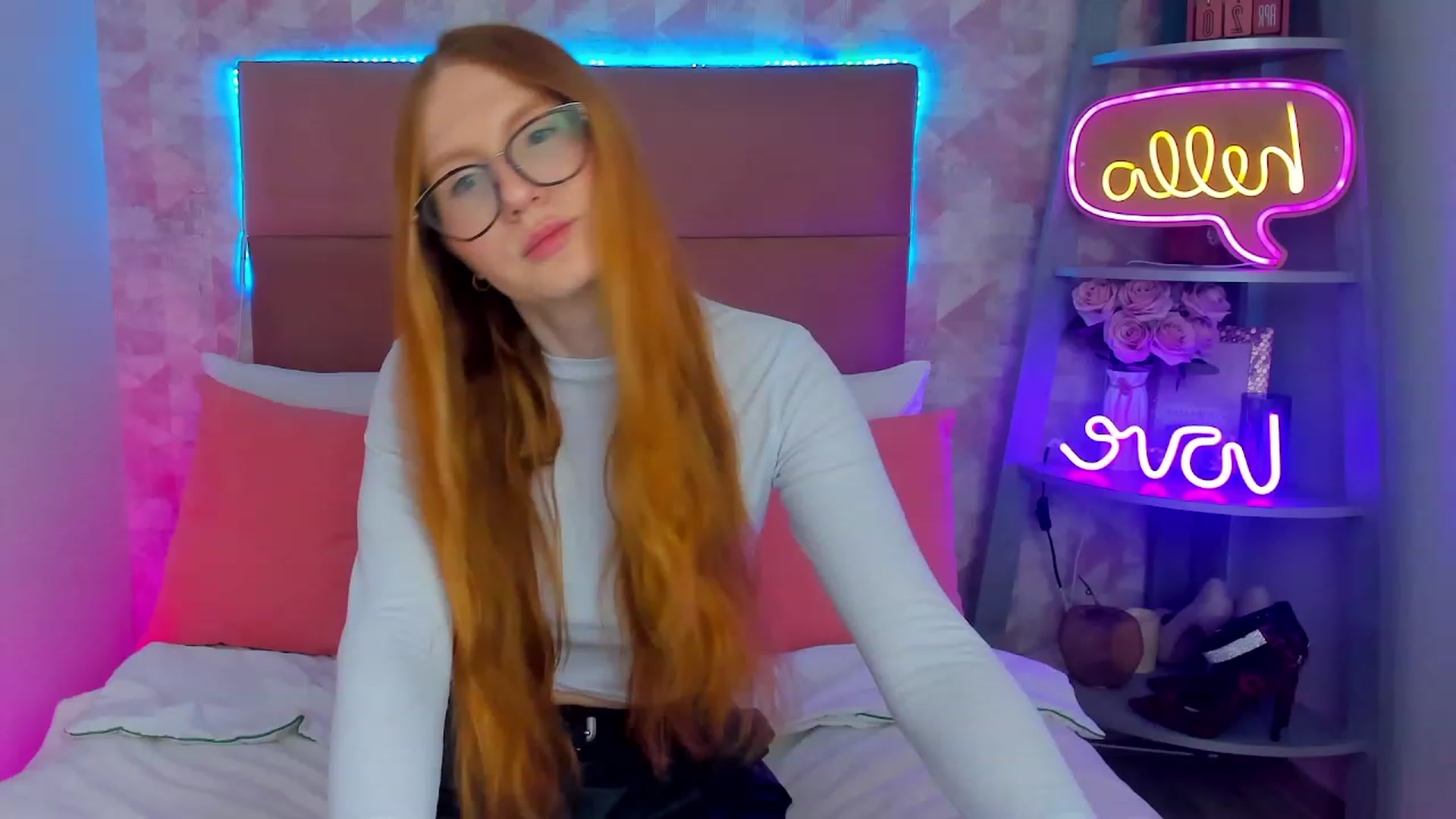 Gallery image thumbnail from MiyaFoxy's myfreecams stream on, 05/02/2023, 14:40 image 5 of 20