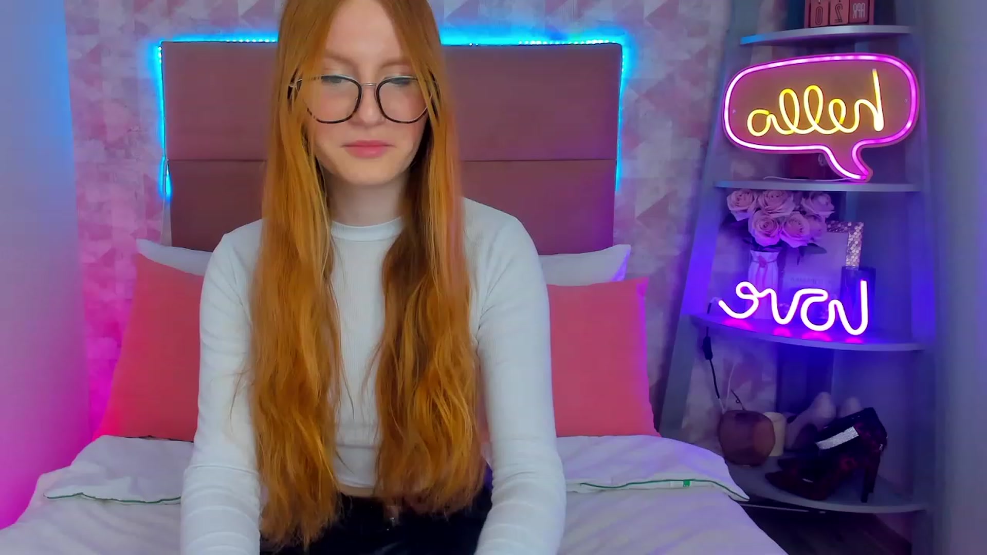 Gallery image thumbnail from MiyaFoxy's myfreecams stream on, 05/02/2023, 14:40 image 14 of 20