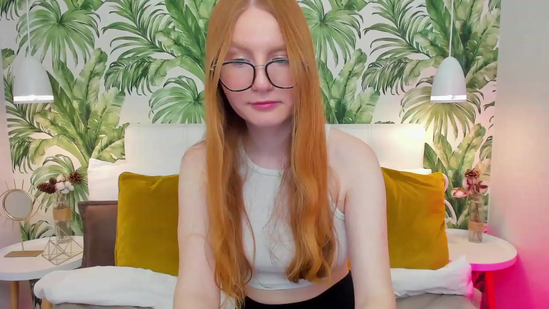 Gallery image thumbnail from MiyaFoxy's myfreecams stream on, 05/06/2023, 14:15 image 16 of 20