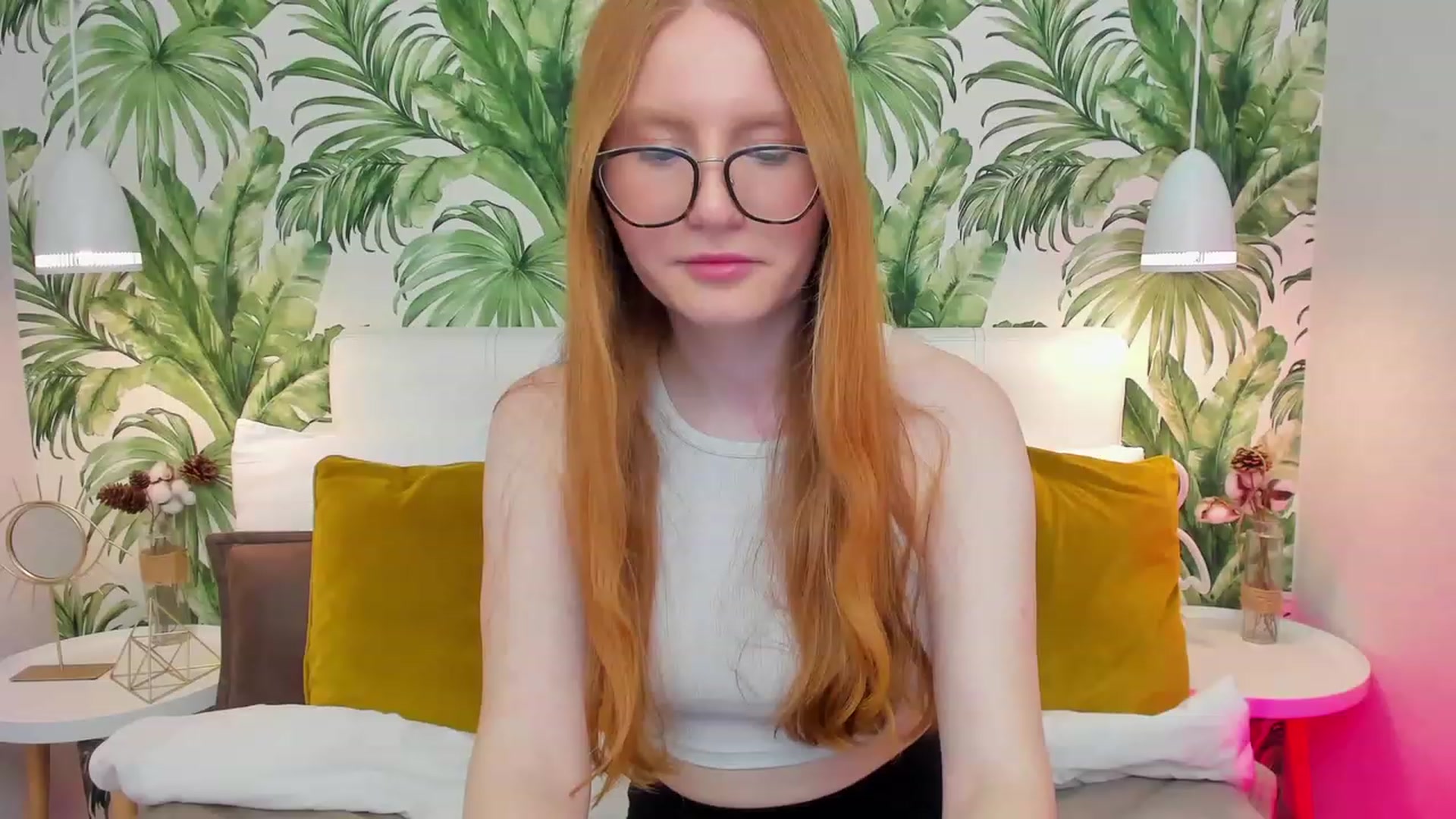 Gallery image thumbnail from MiyaFoxy's myfreecams stream on, 05/06/2023, 14:15 image 10 of 20