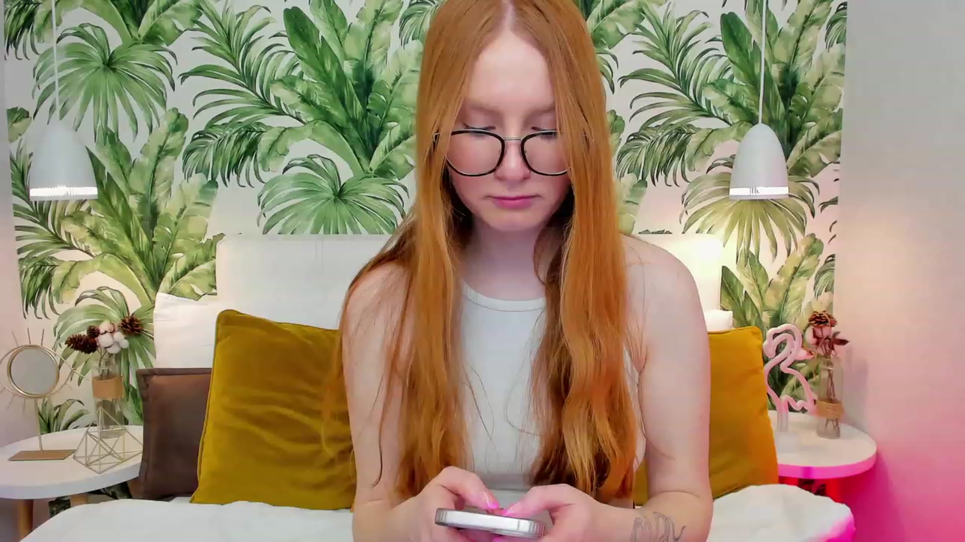 Gallery image thumbnail from MiyaFoxy's myfreecams stream on, 05/06/2023, 15:18 image 1 of 20