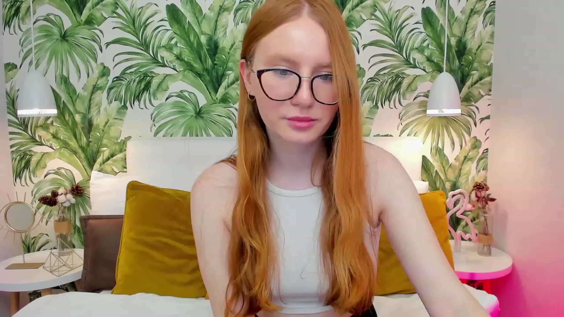 Gallery image thumbnail from MiyaFoxy's myfreecams stream on, 05/06/2023, 15:18 image 6 of 20