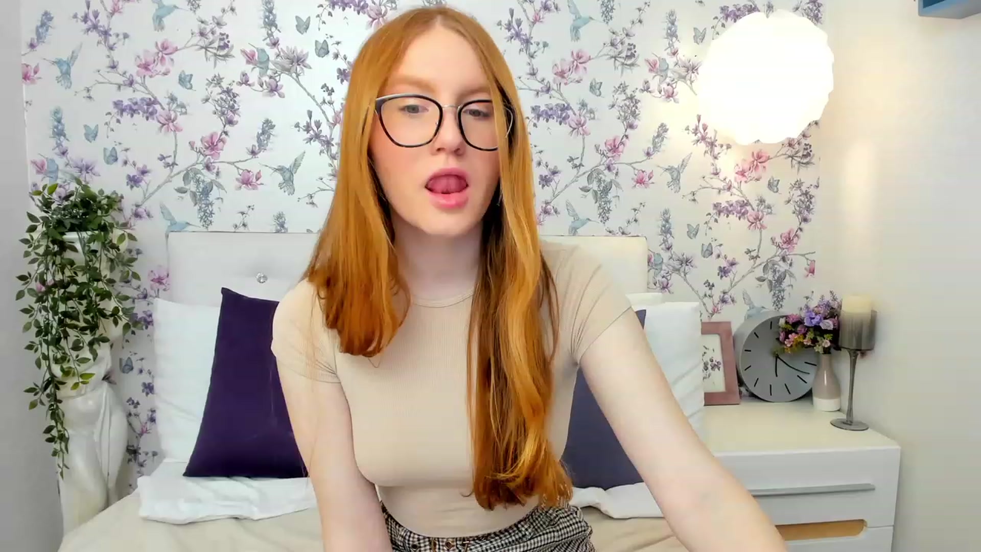 Gallery image thumbnail from MiyaFoxy's myfreecams stream on, 05/12/2023, 15:37 image 4 of 20