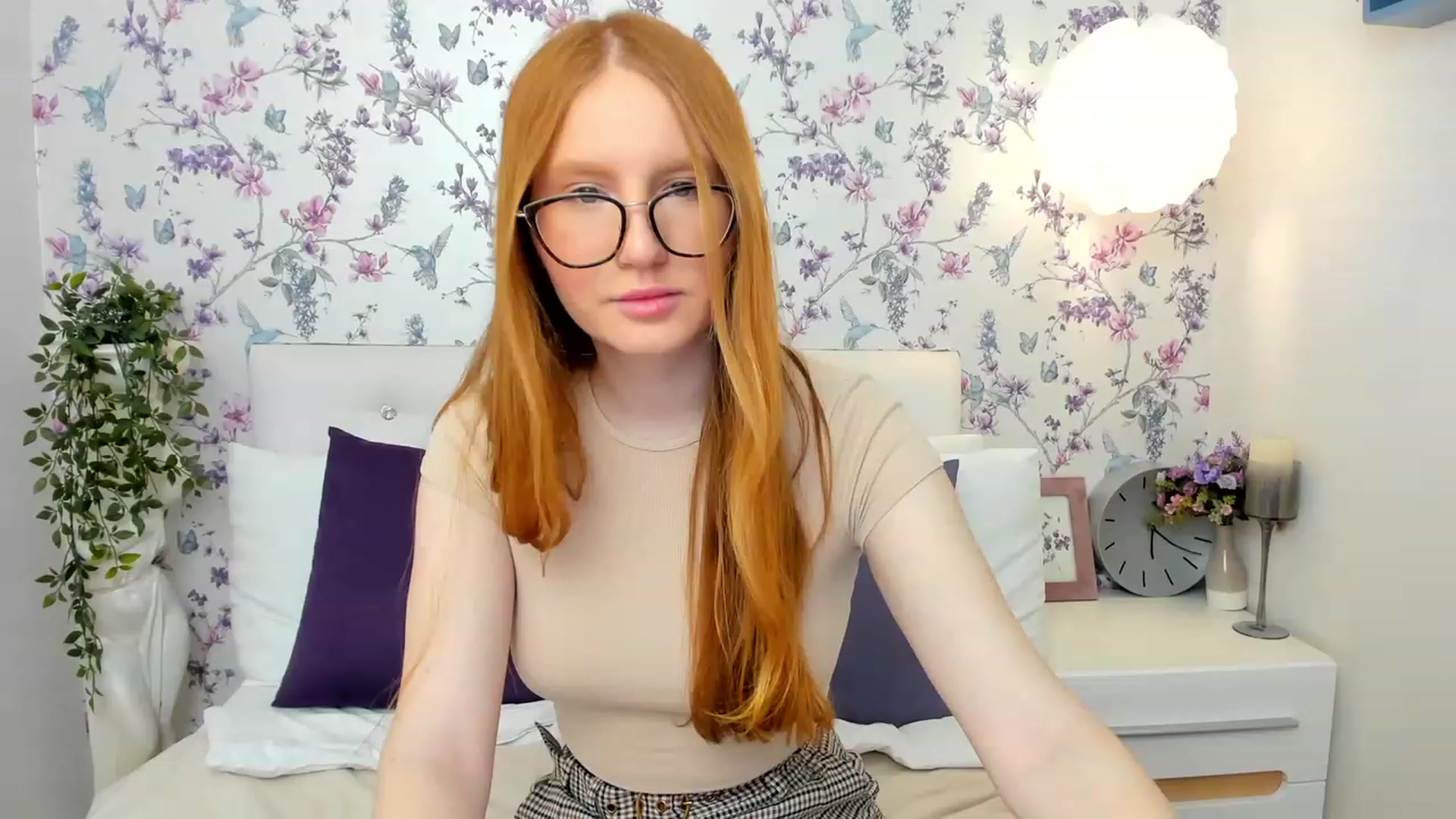 Gallery image thumbnail from MiyaFoxy's myfreecams stream on, 05/12/2023, 15:37 image 7 of 20