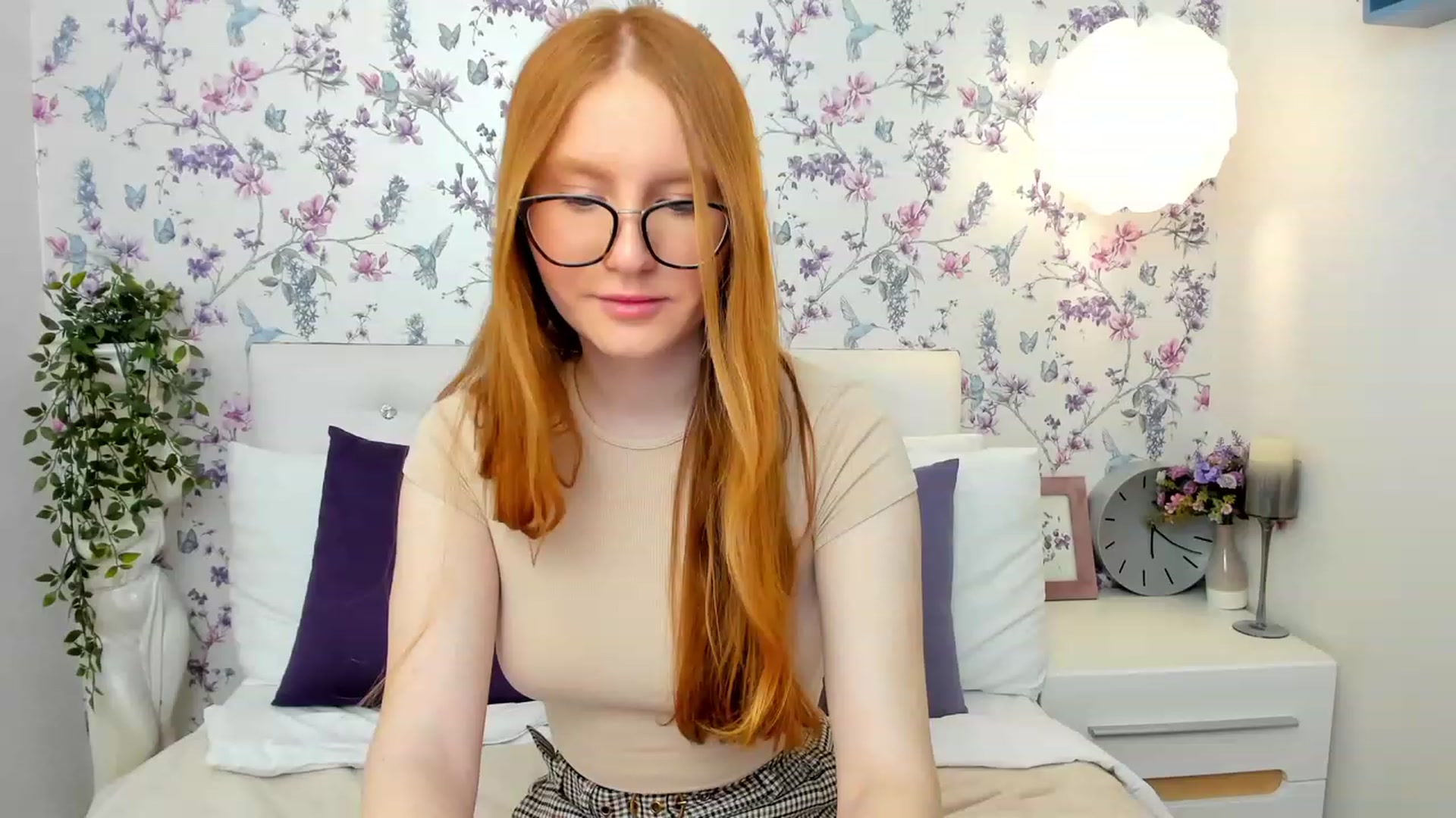 Gallery image thumbnail from MiyaFoxy's myfreecams stream on, 05/12/2023, 15:37 image 6 of 20