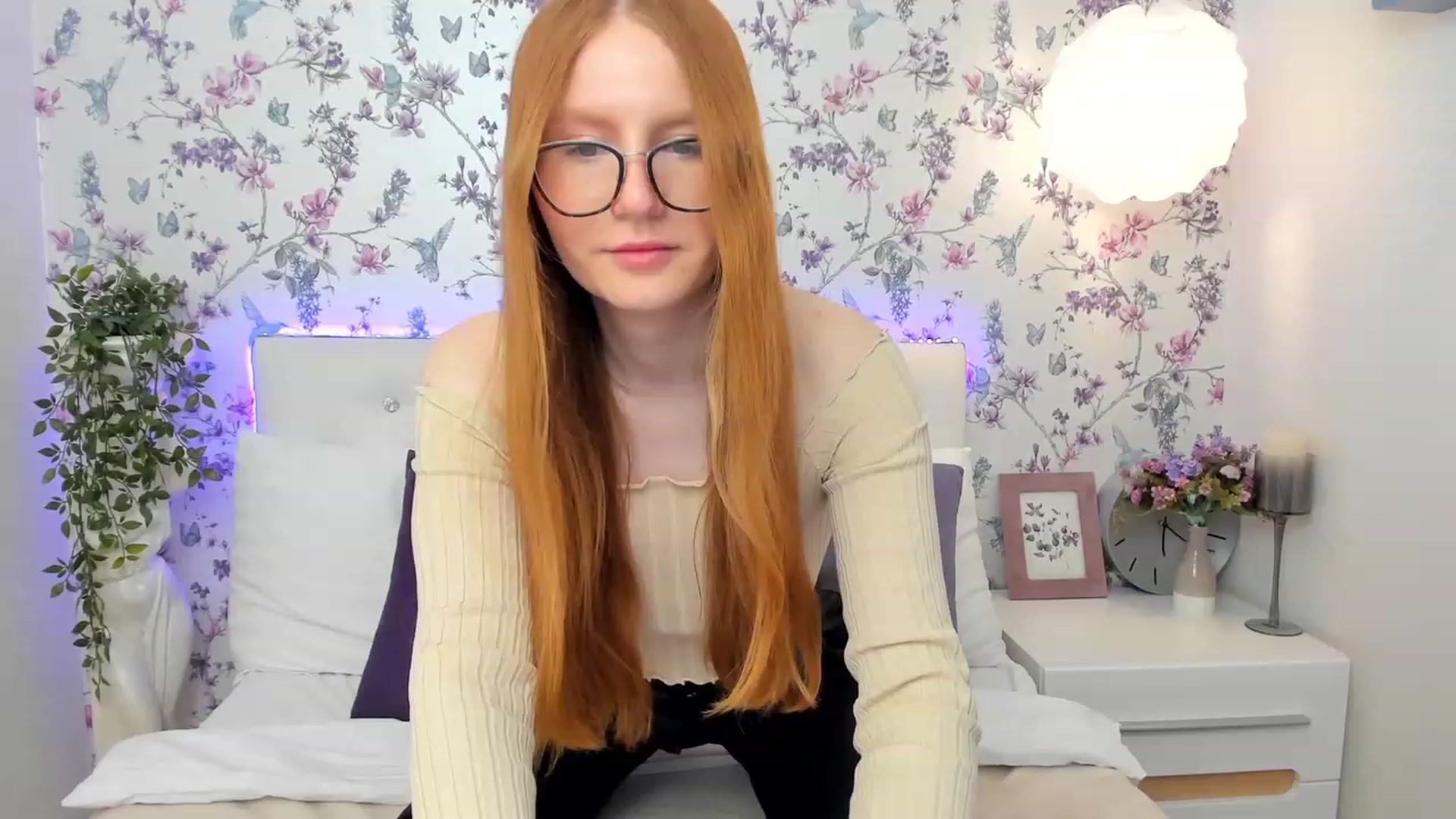 Gallery image thumbnail from MiyaFoxy's myfreecams stream on, 05/14/2023, 16:03 image 5 of 20