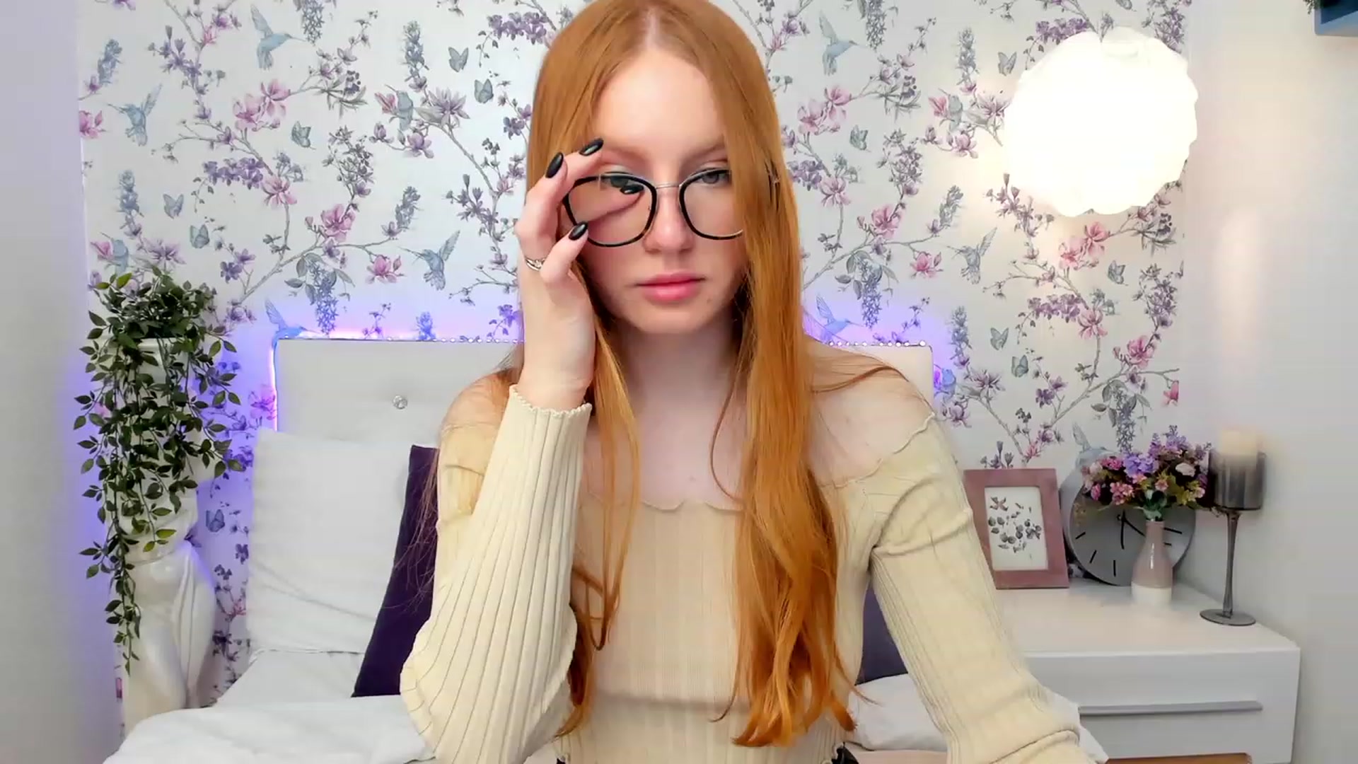 Gallery image thumbnail from MiyaFoxy's myfreecams stream on, 05/14/2023, 16:27 image 16 of 20