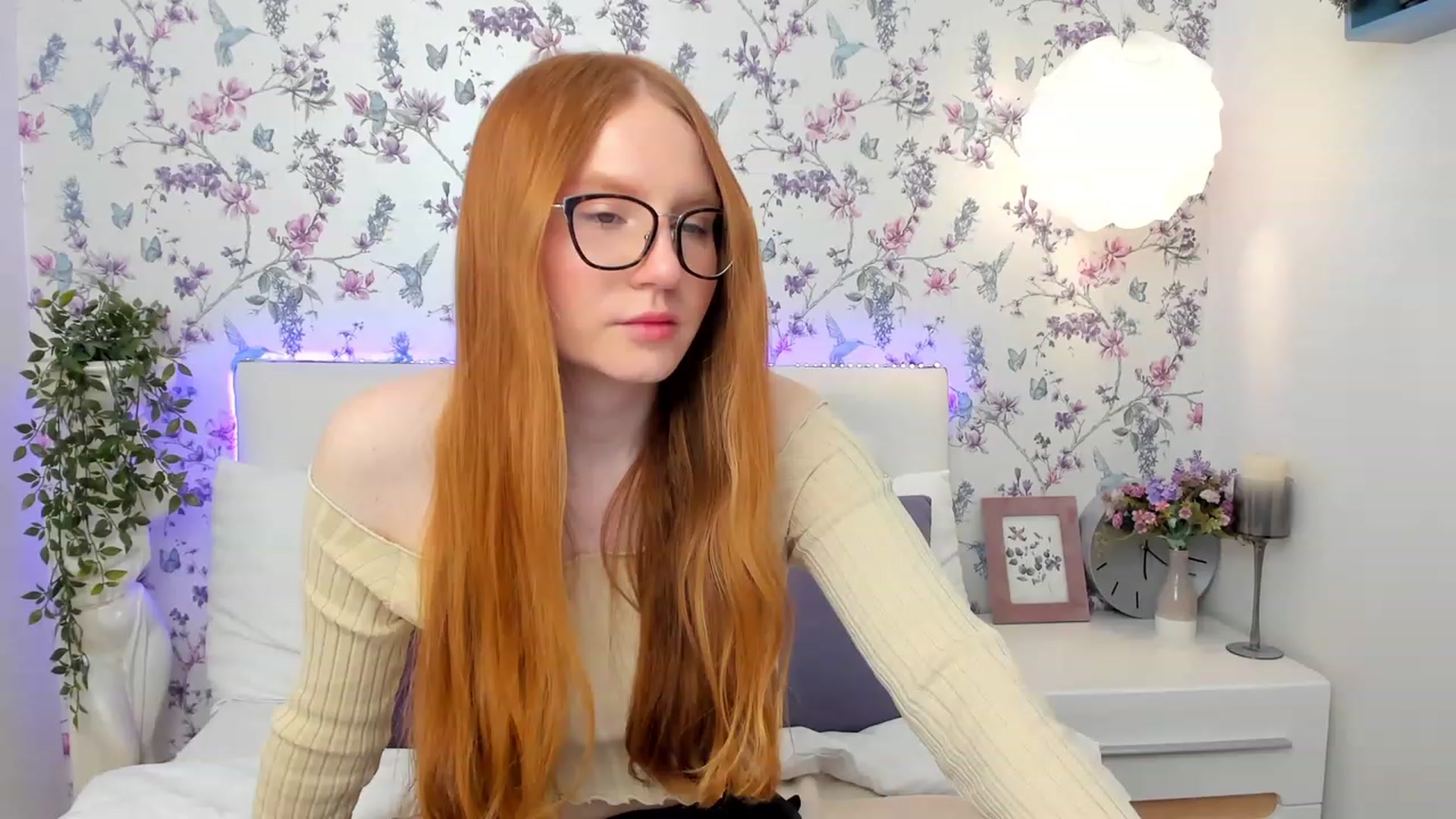 Gallery image thumbnail from MiyaFoxy's myfreecams stream on, 05/14/2023, 16:27 image 5 of 20