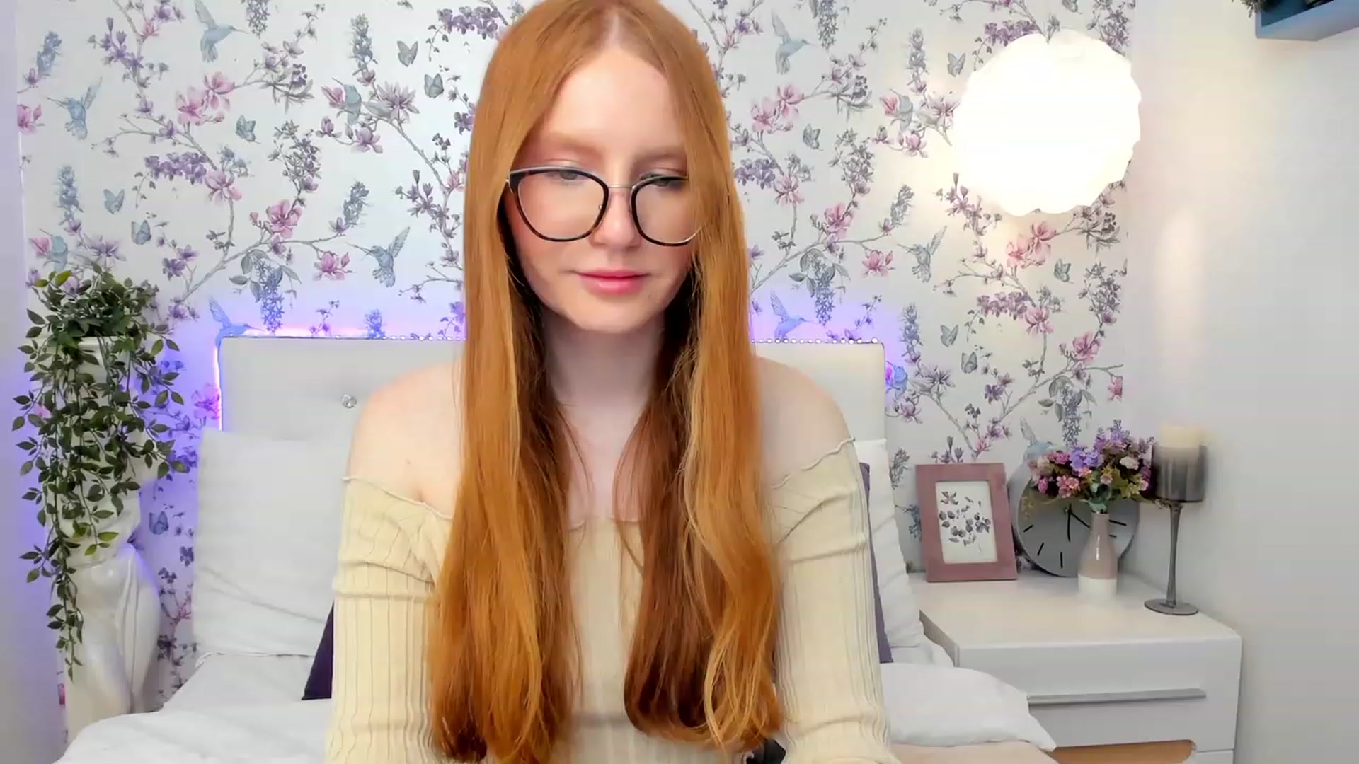 Gallery image thumbnail from MiyaFoxy's myfreecams stream on, 05/14/2023, 16:27 image 7 of 20