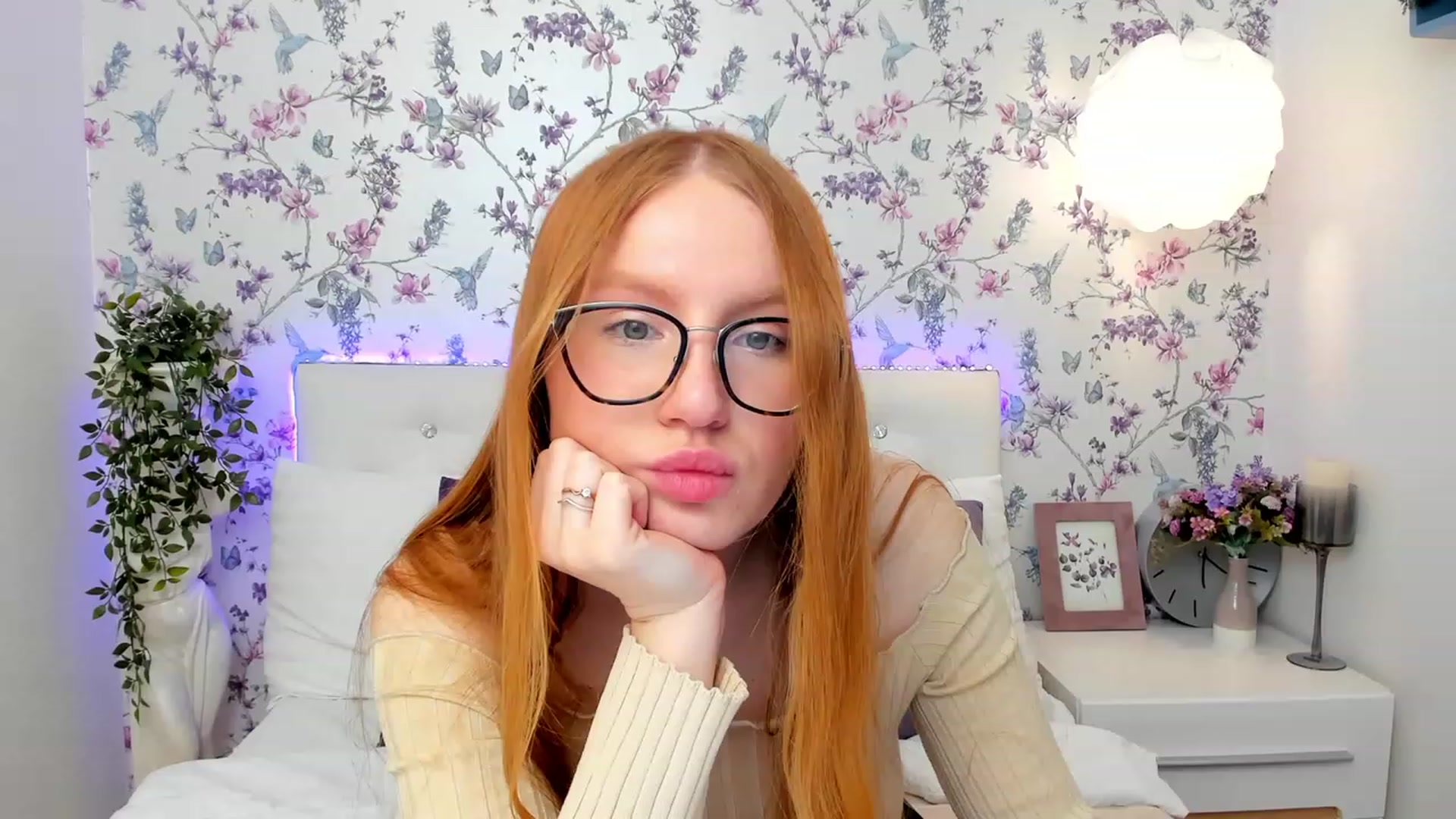 Gallery image thumbnail from MiyaFoxy's myfreecams stream on, 05/14/2023, 16:27 image 17 of 20