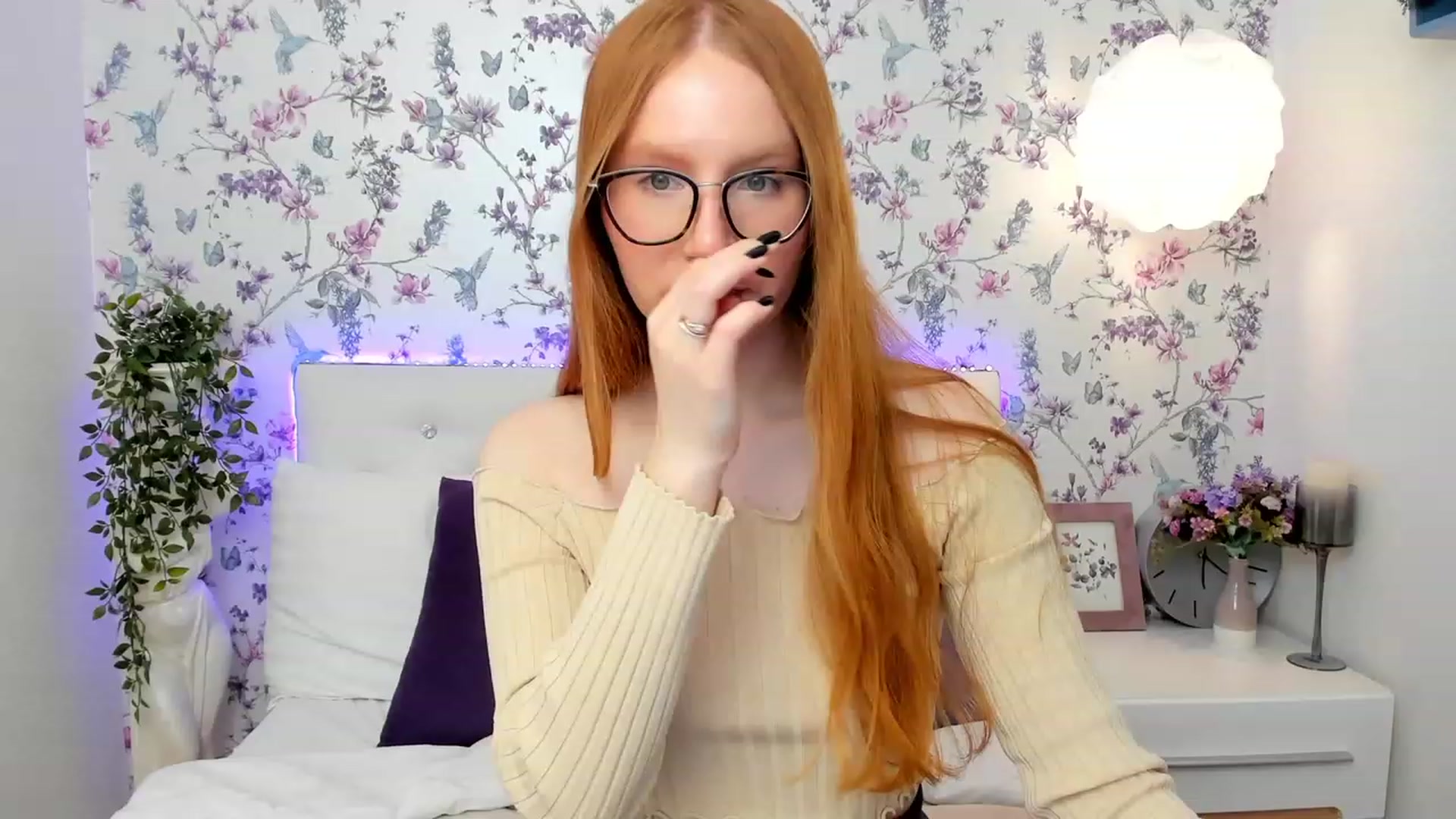 Gallery image thumbnail from MiyaFoxy's myfreecams stream on, 05/14/2023, 16:27 image 10 of 20
