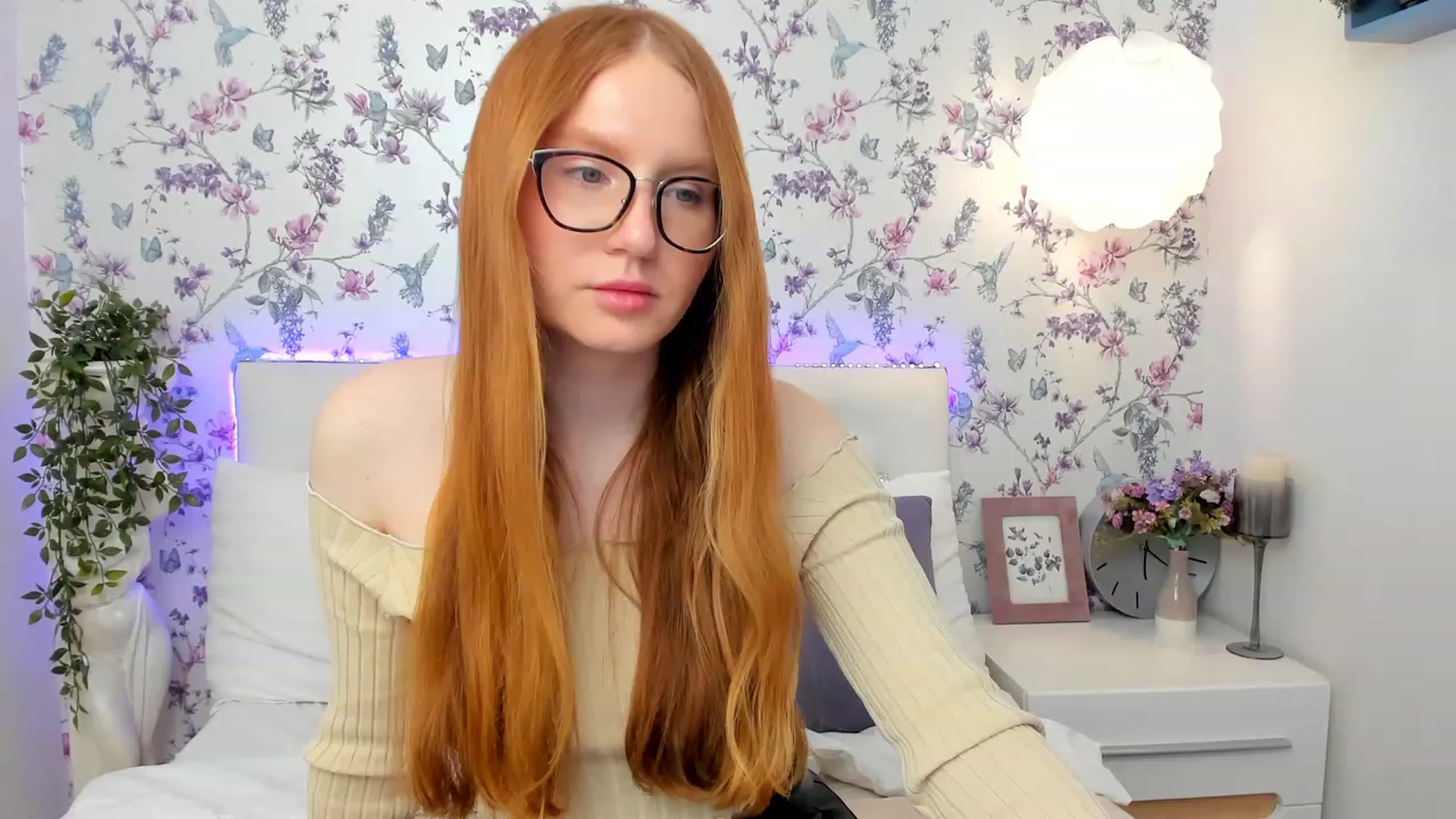 Gallery image thumbnail from MiyaFoxy's myfreecams stream on, 05/14/2023, 16:27 image 6 of 20