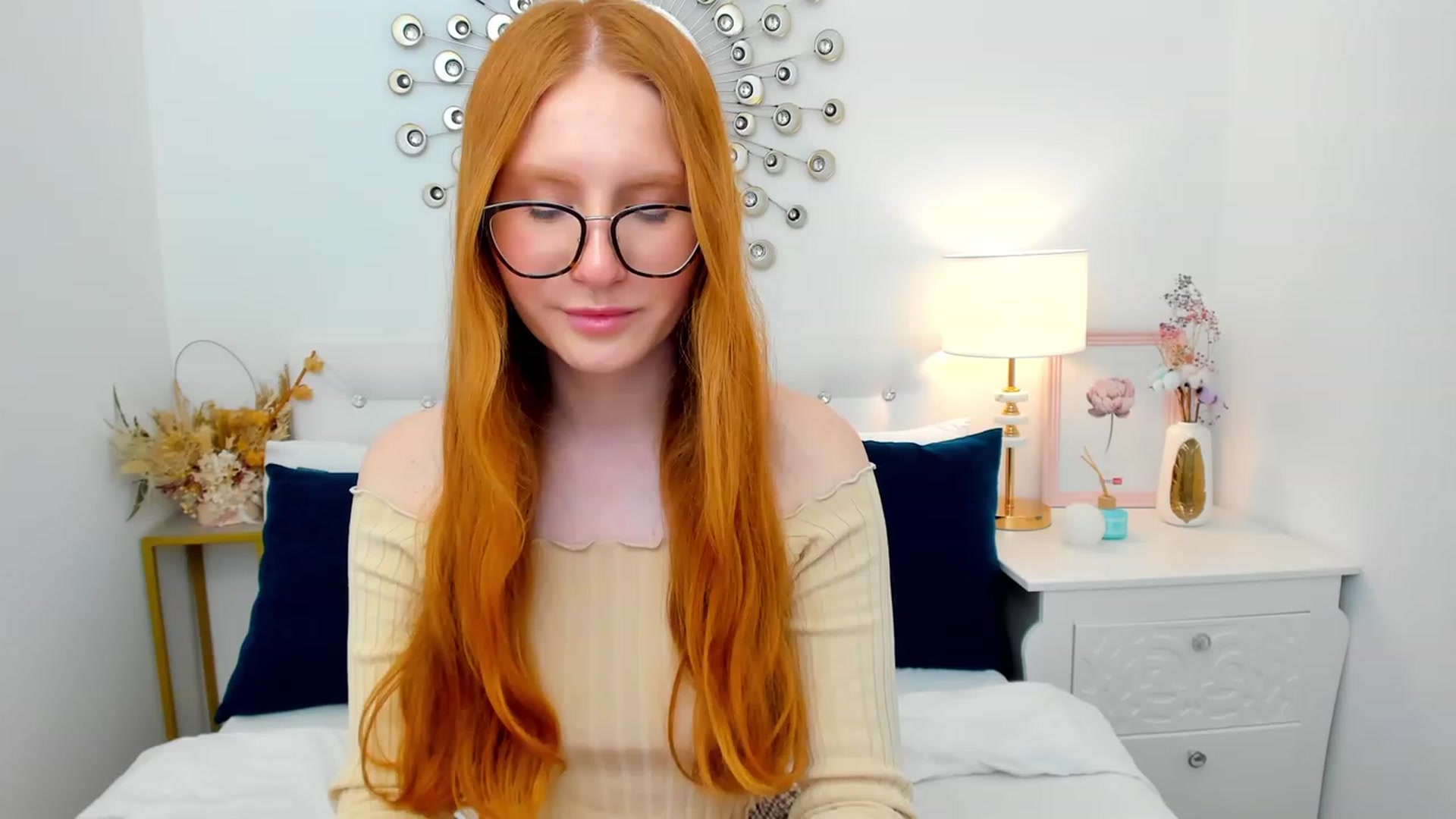Gallery image thumbnail from MiyaFoxy's myfreecams stream on, 05/27/2023, 14:46 image 16 of 20
