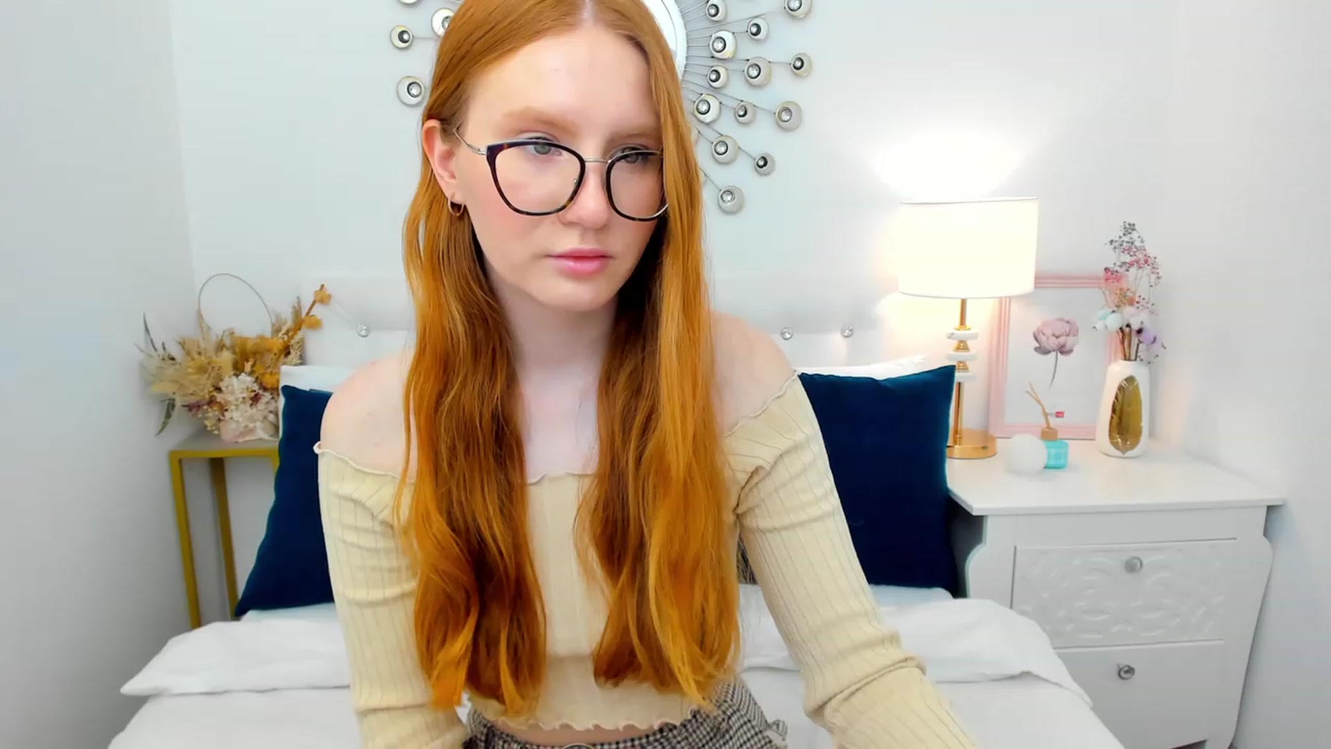 Gallery image thumbnail from MiyaFoxy's myfreecams stream on, 05/27/2023, 14:46 image 4 of 20