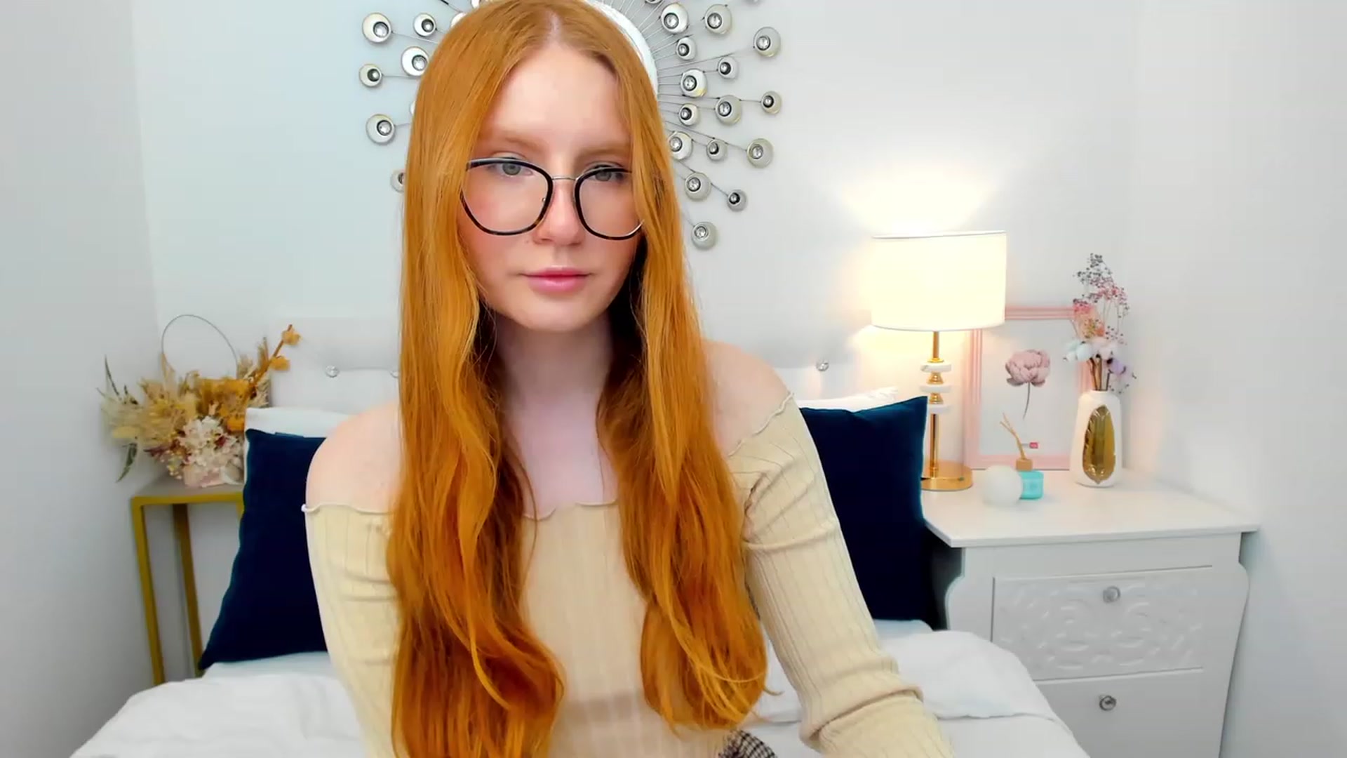 Gallery image thumbnail from MiyaFoxy's myfreecams stream on, 05/27/2023, 14:46 image 15 of 20