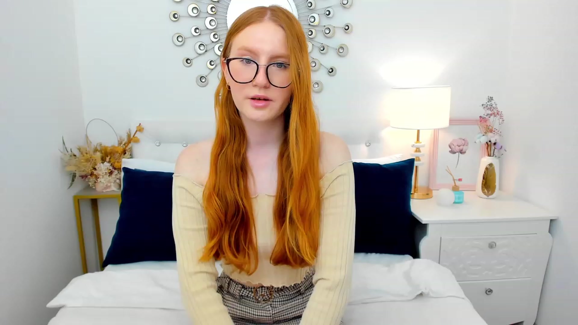Gallery image thumbnail from MiyaFoxy's myfreecams stream on, 05/27/2023, 14:46 image 5 of 20