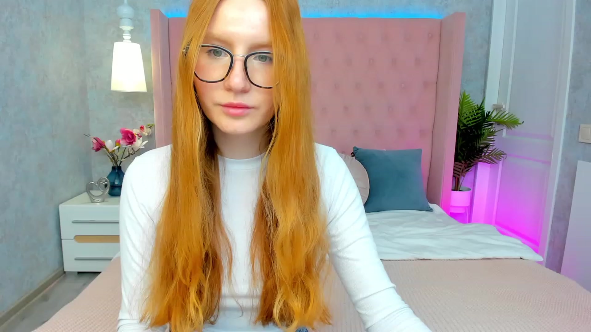 Gallery image thumbnail from MiyaFoxy's myfreecams stream on, 05/28/2023, 18:42 image 6 of 20