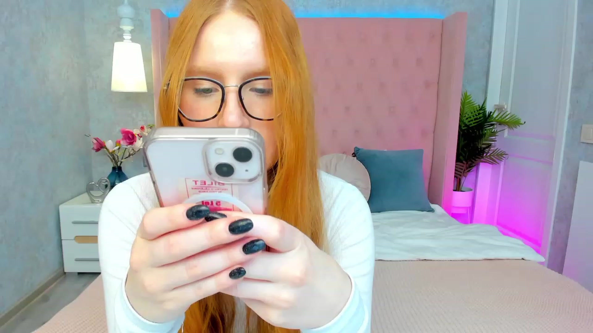 Gallery image thumbnail from MiyaFoxy's myfreecams stream on, 05/28/2023, 18:42 image 5 of 20